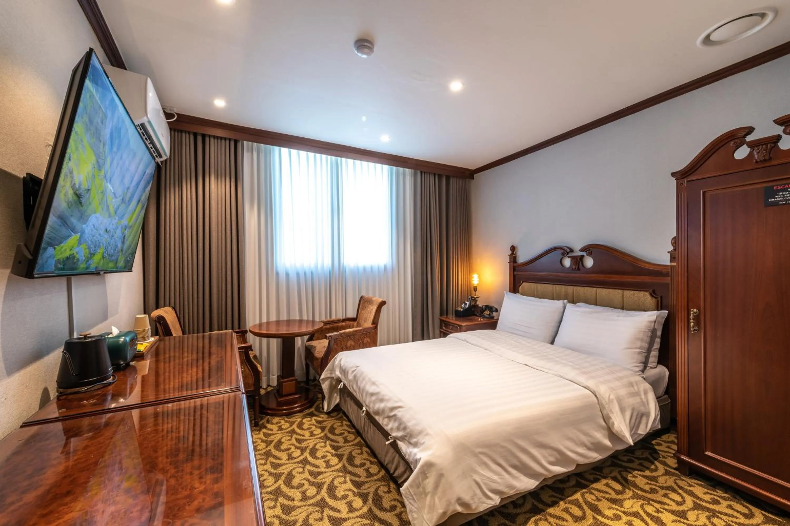 Bed in New Cheonji Hotel