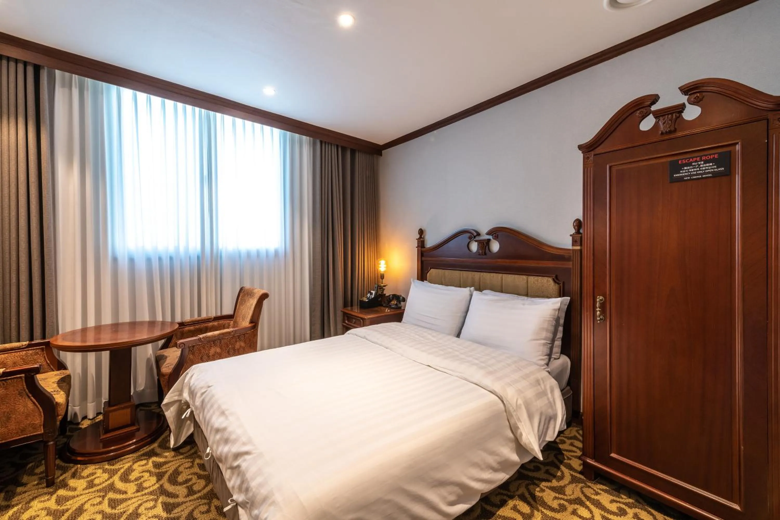 Bed in New Cheonji Hotel