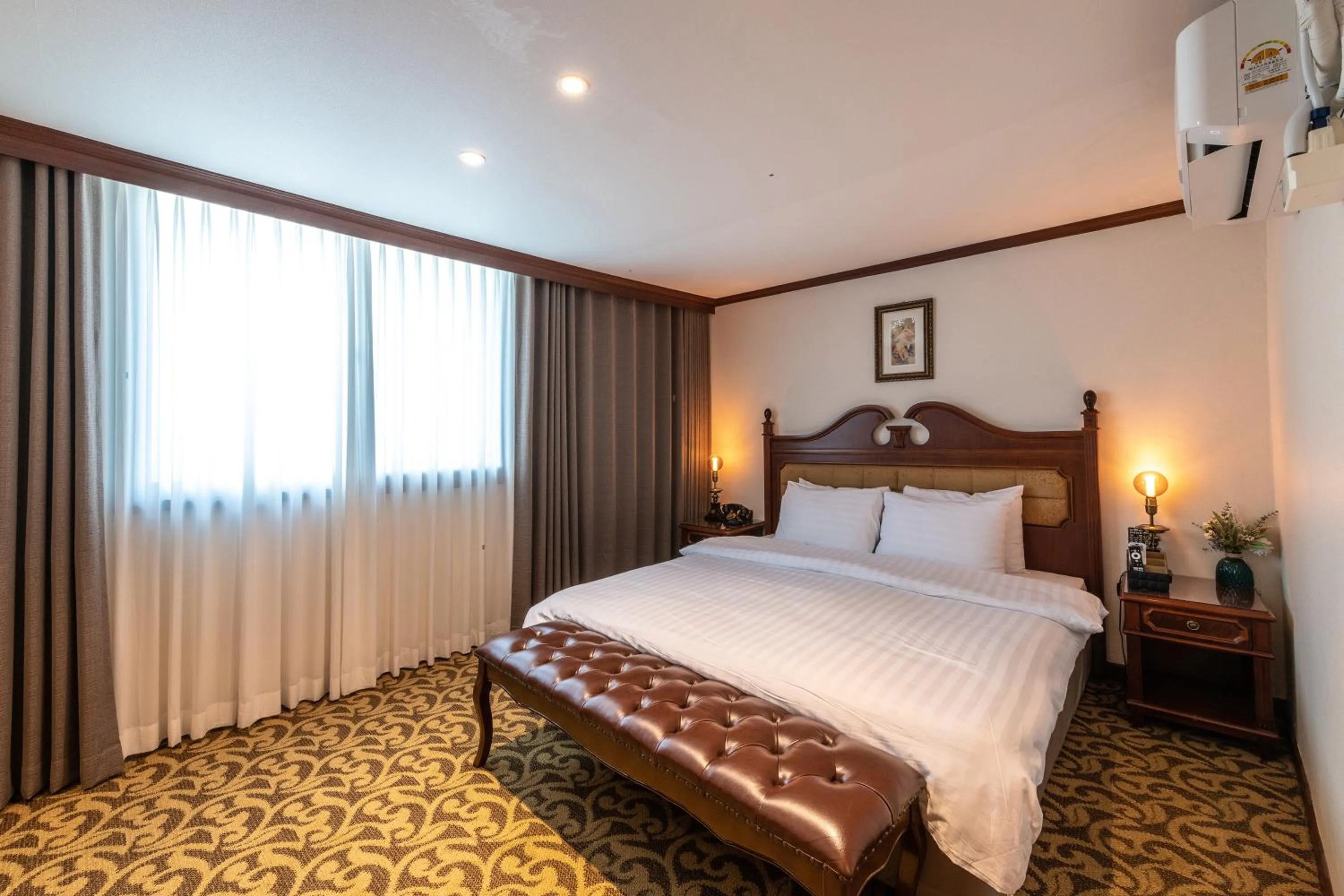 Bed in New Cheonji Hotel