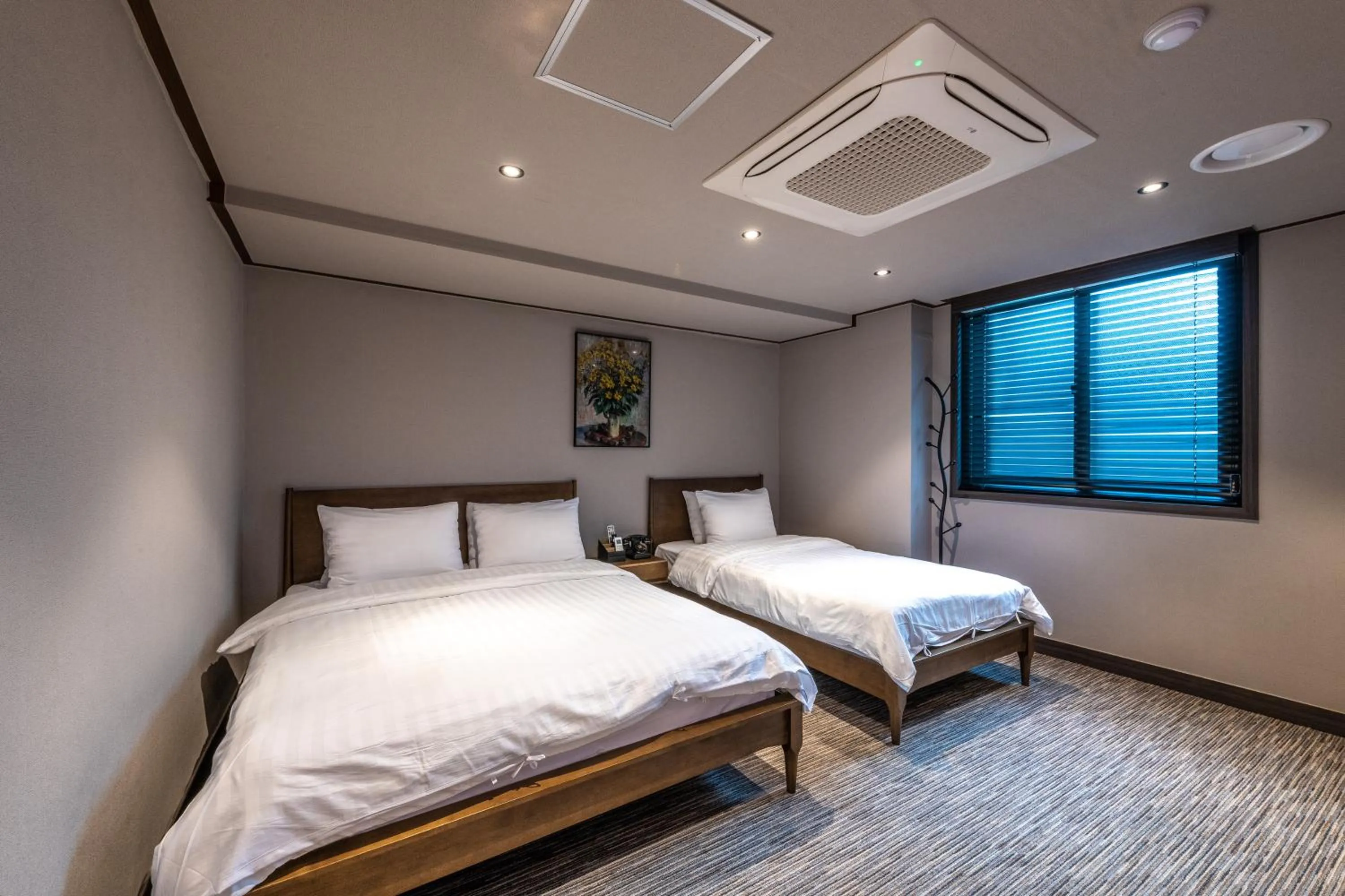 Bed in New Cheonji Hotel