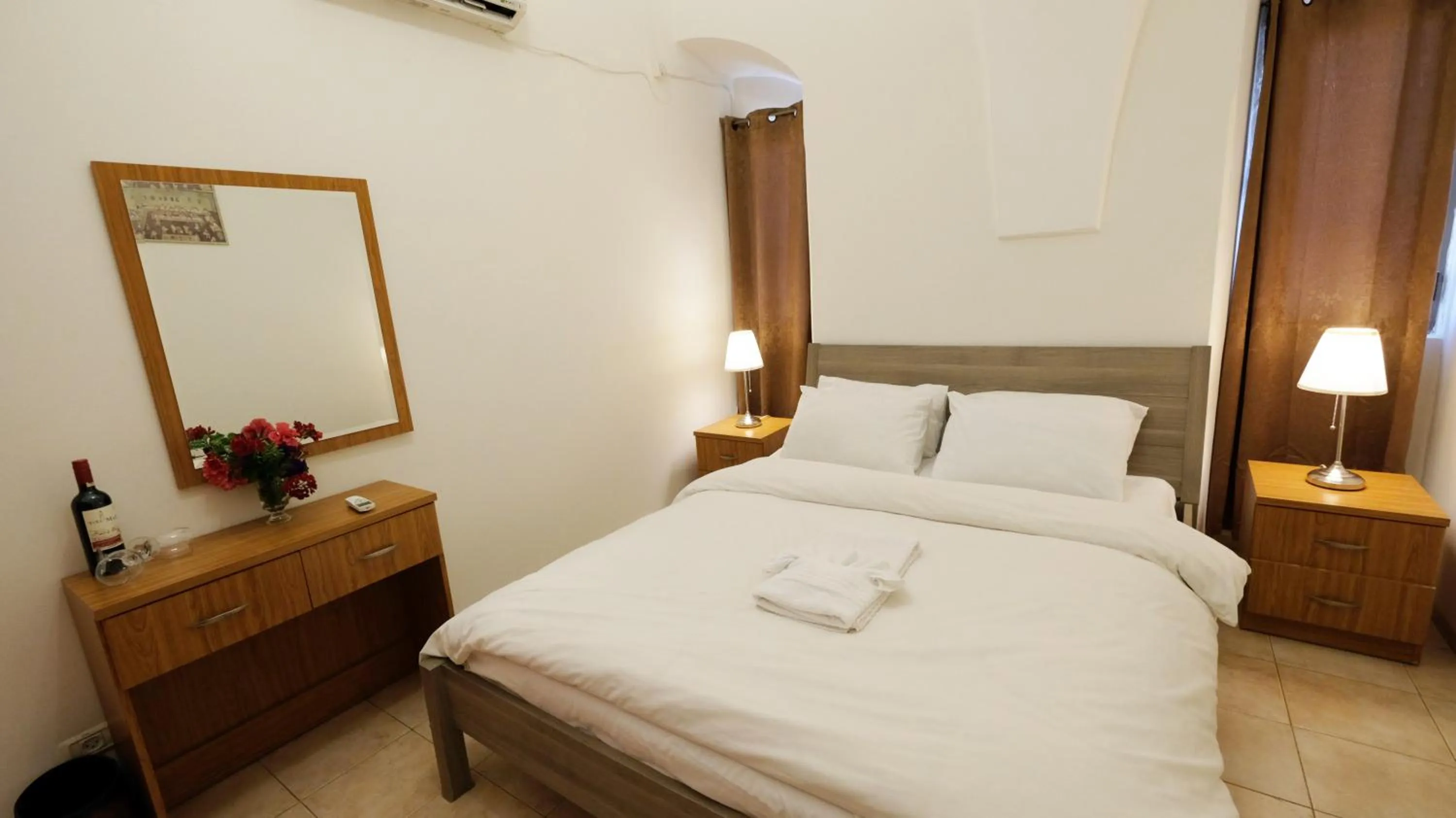 Photo of the whole room, Bed in St. George’s Cathedral Pilgrim Guesthouse – Jerusalem