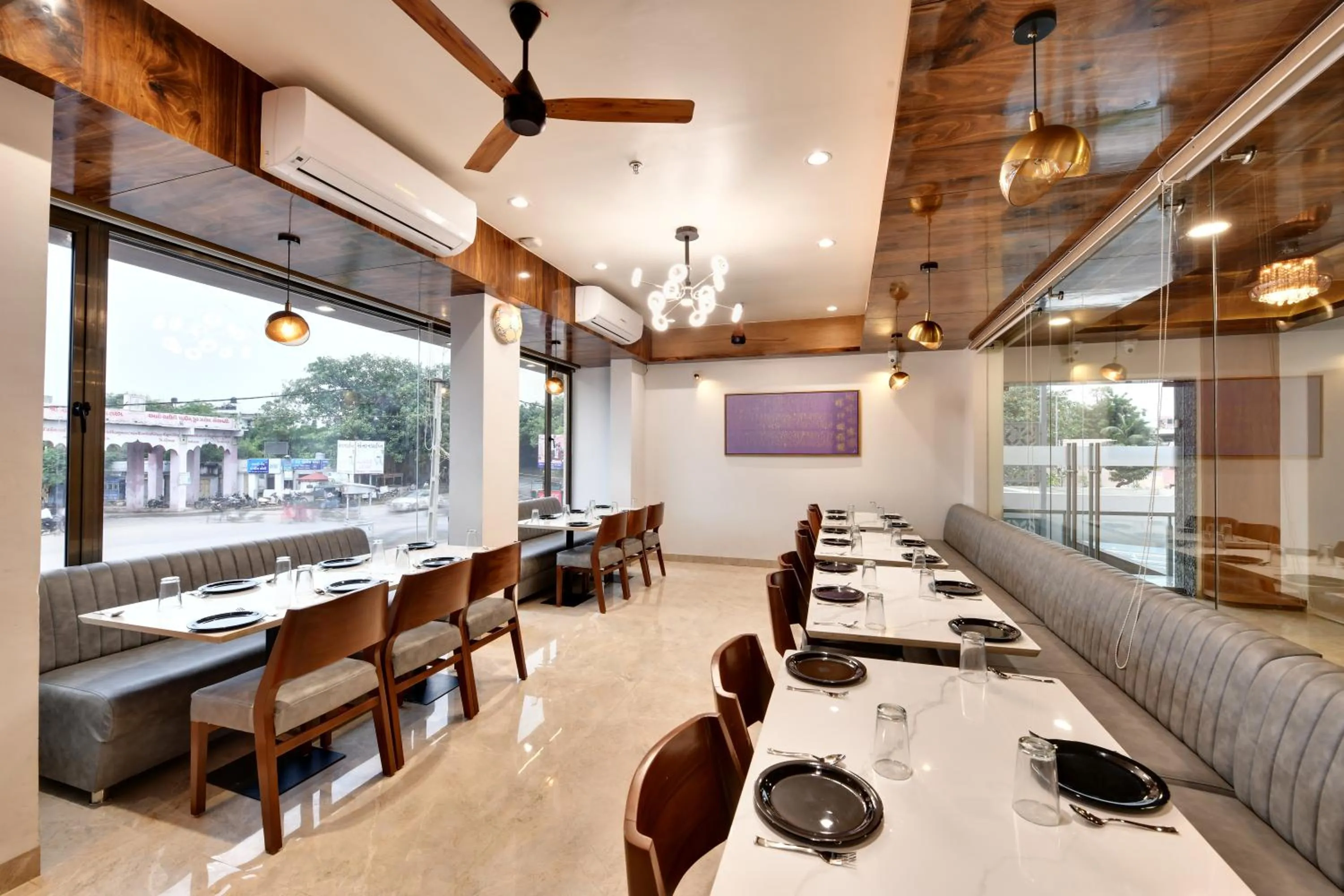 Restaurant/places to eat in HOTEL RADHIKA