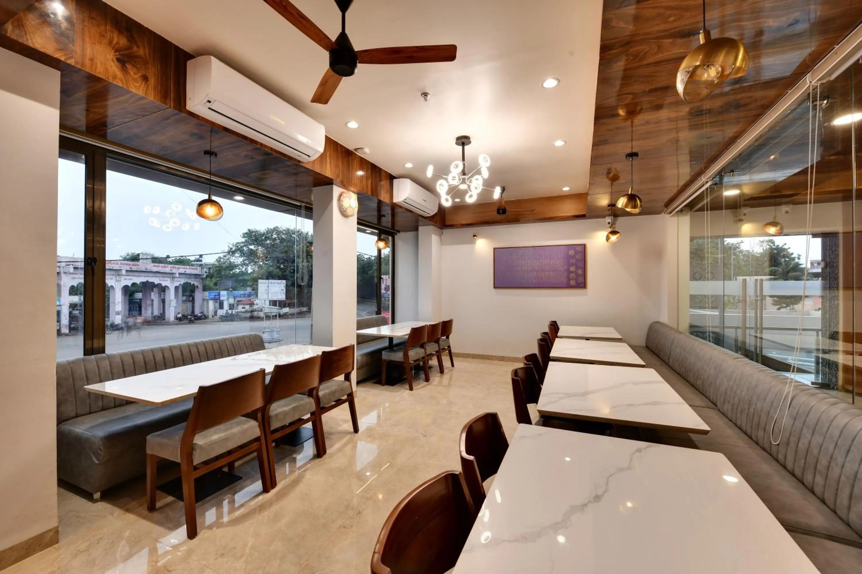 Restaurant/places to eat in HOTEL RADHIKA