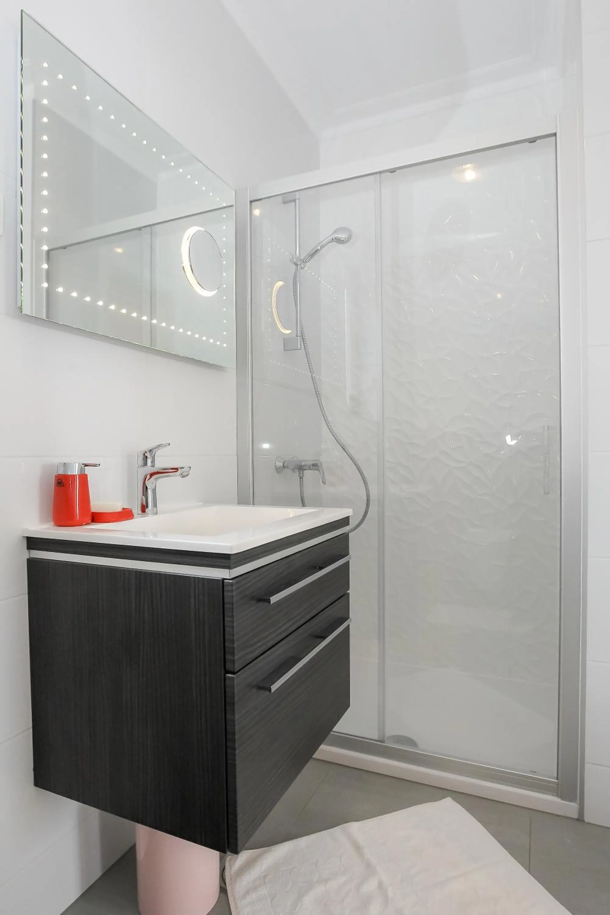 Apartments Tomana