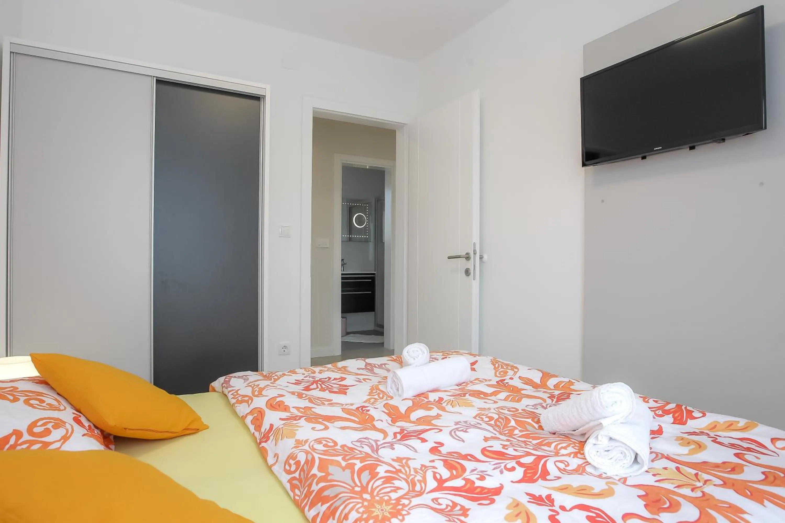 Apartments Tomana