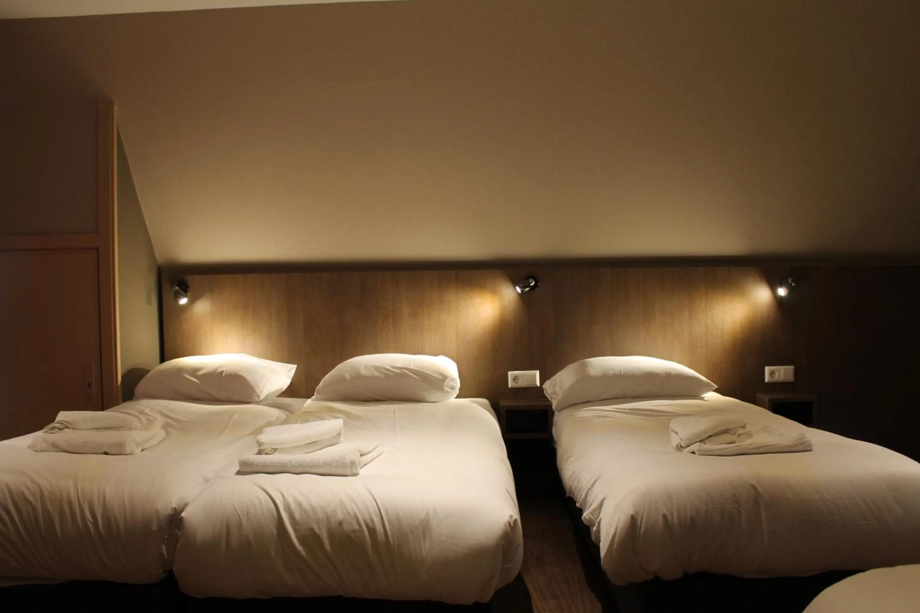 Photo of the whole room, Bed in Aston City Hotel
