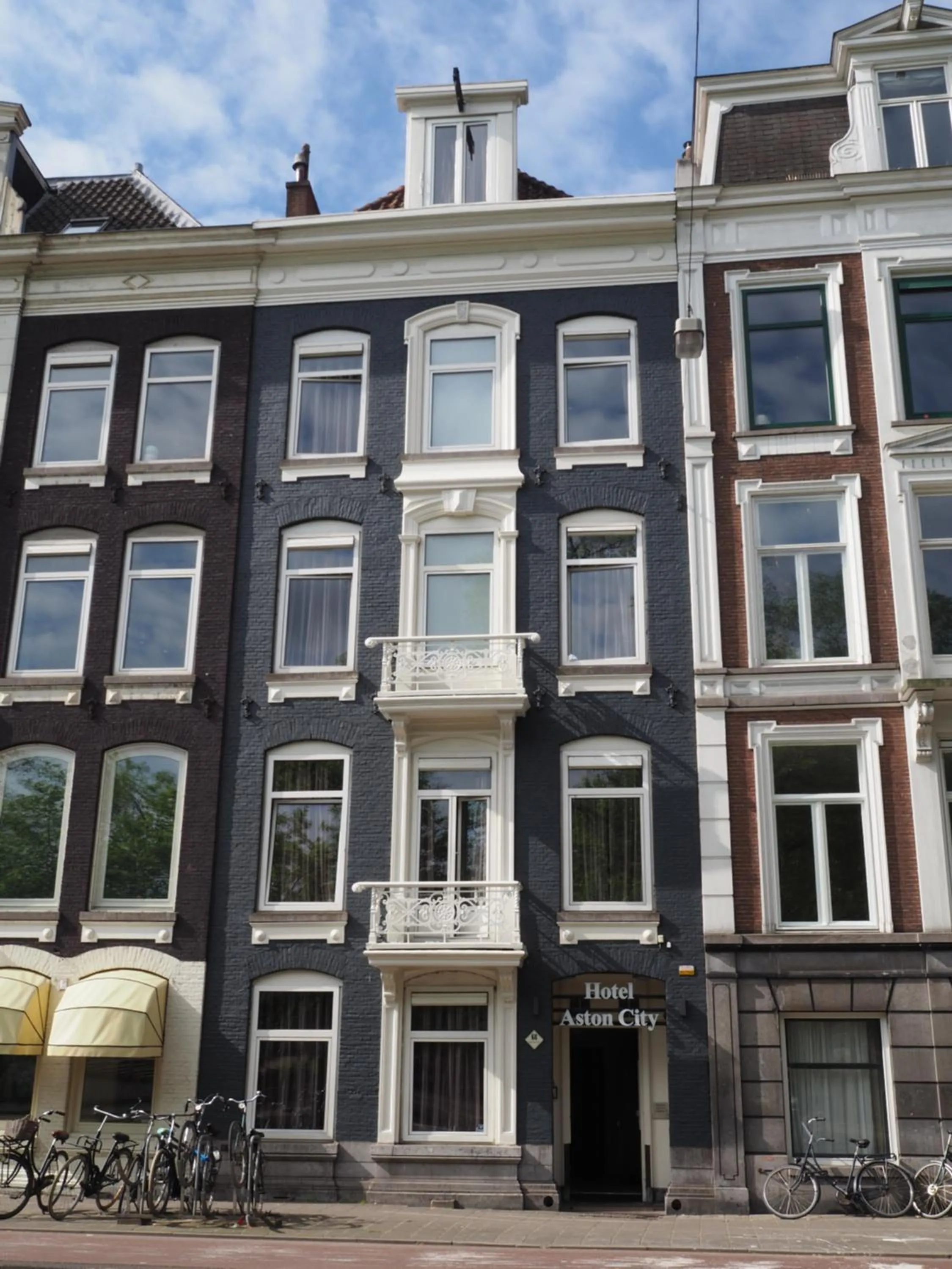 Facade/entrance in Aston City Hotel