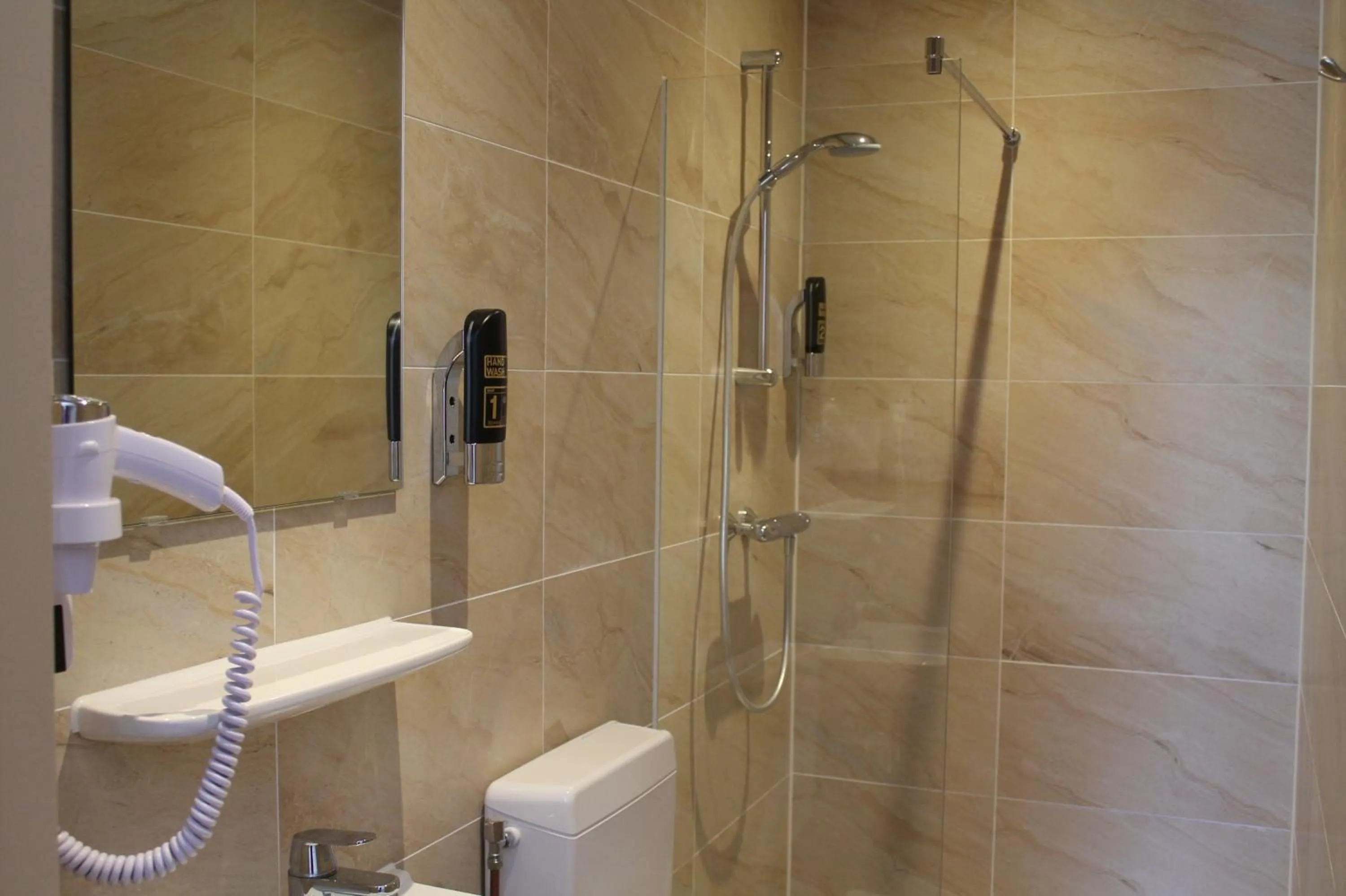 Shower in Aston City Hotel