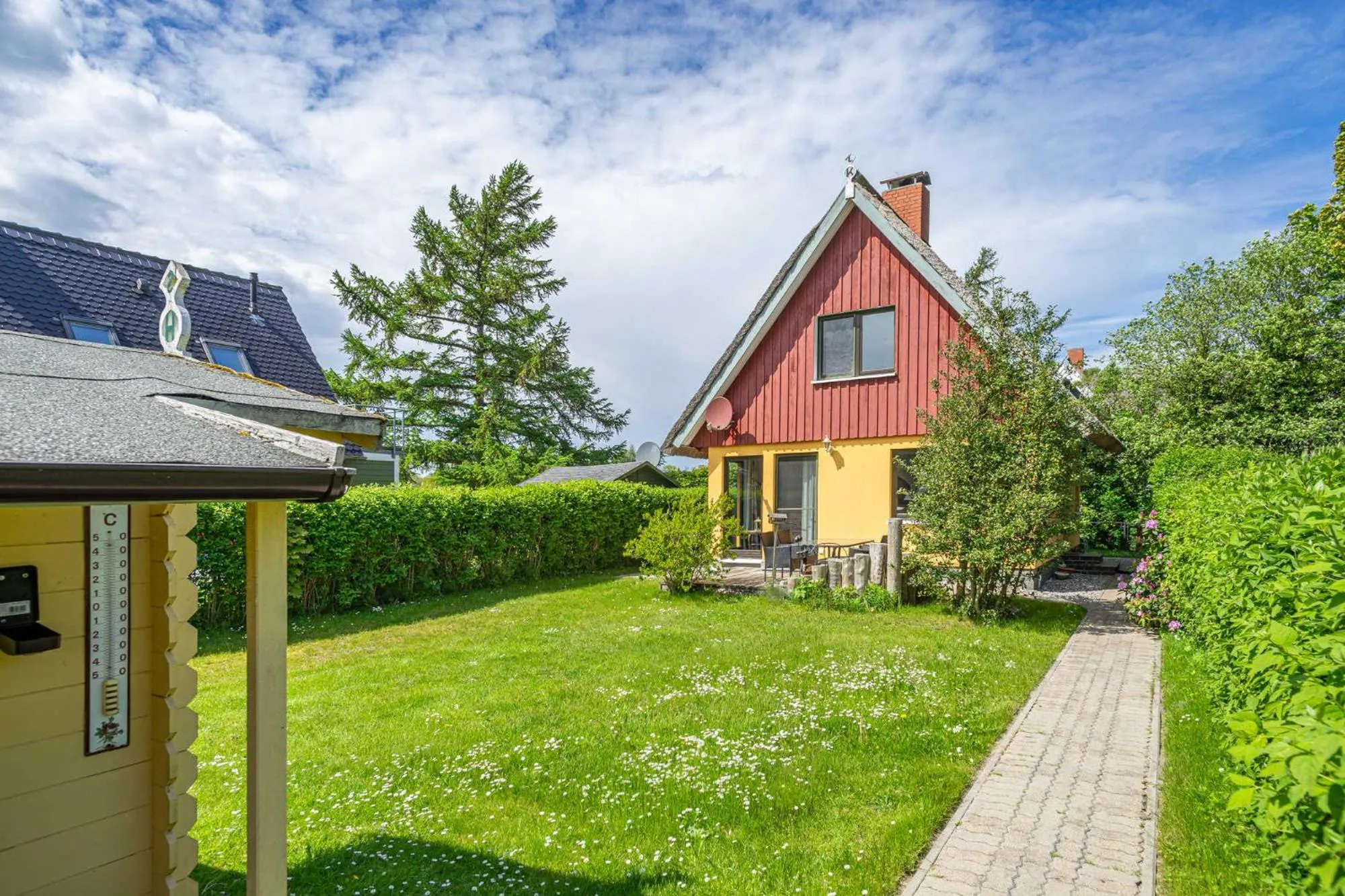 Property building in Ferienhaus "Halfdin- Halfmin"