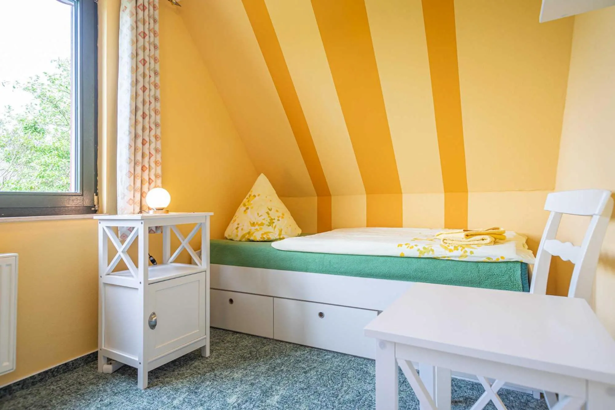 Bed in Ferienhaus "Halfdin- Halfmin"
