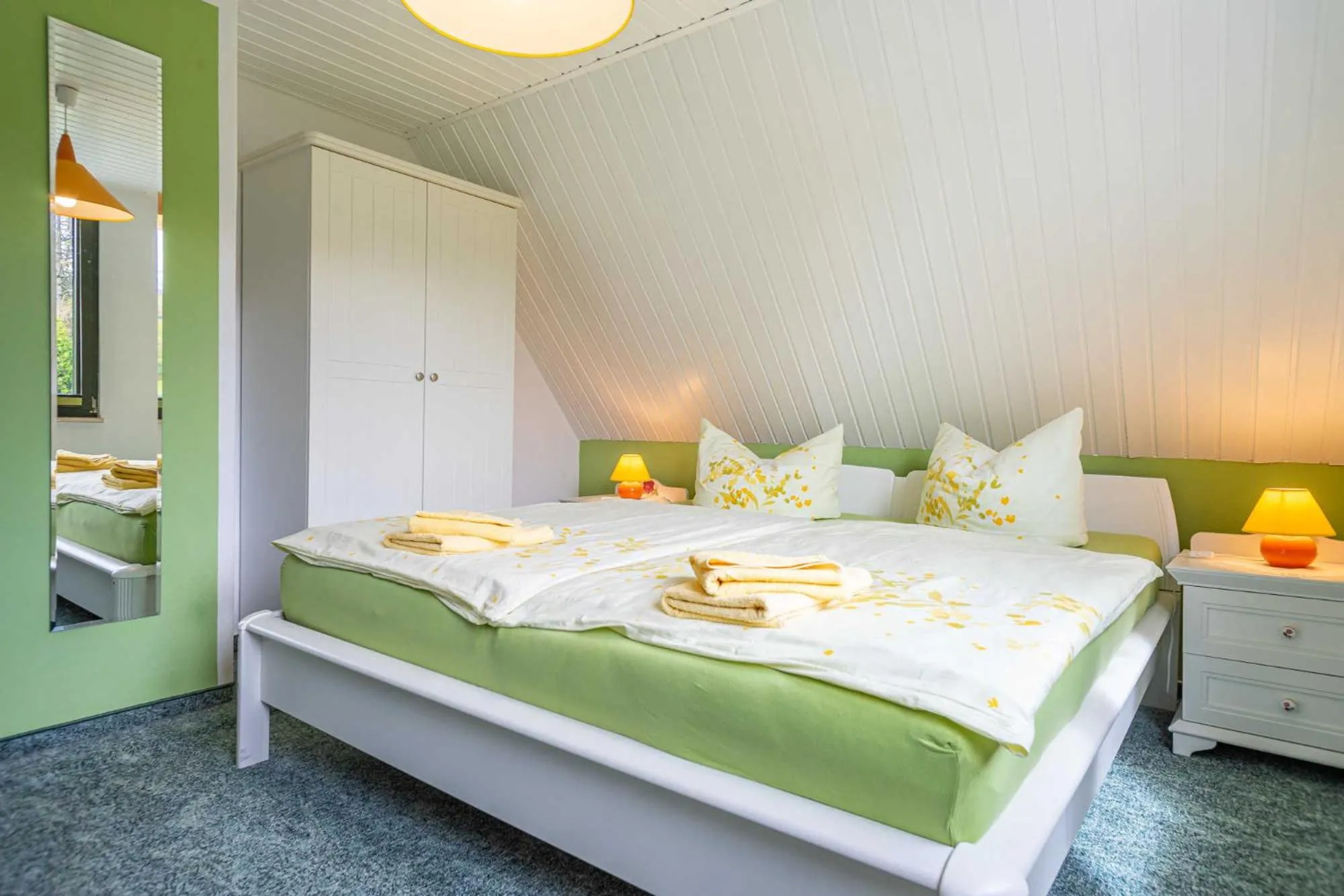 Bed in Ferienhaus "Halfdin- Halfmin"