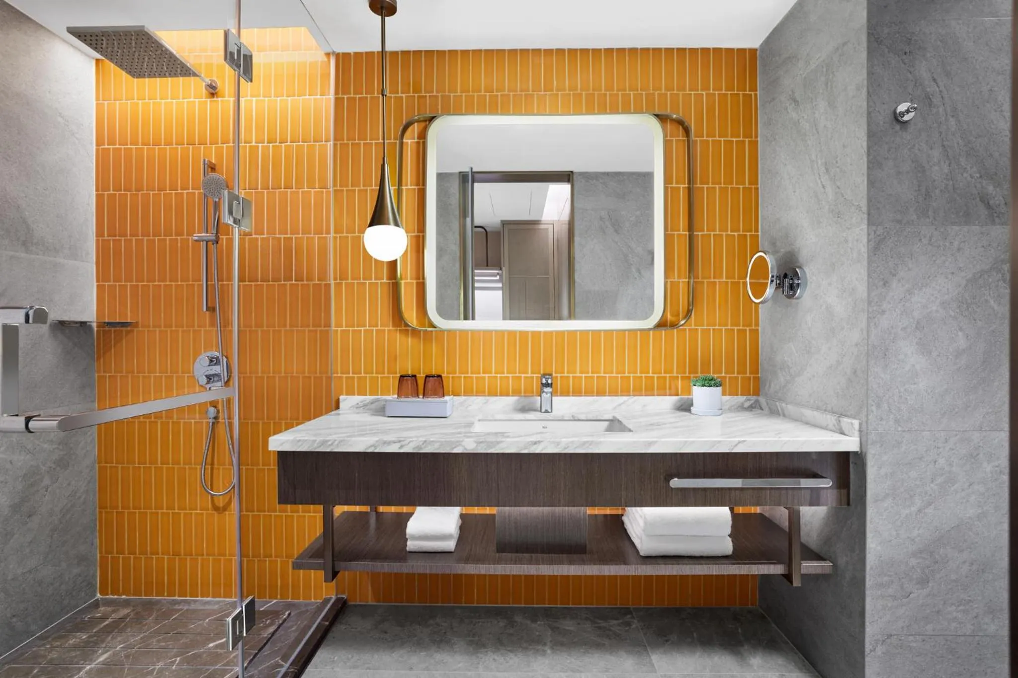 Shower in Home2 Suites By Hilton Hotel Guangzhou Baiyun International Airport Branch - Free Shuttle Bus to Guangzhou Baiyun International Airport & Free Deliver Service to Canton Fair Complex During Canton Fair Period