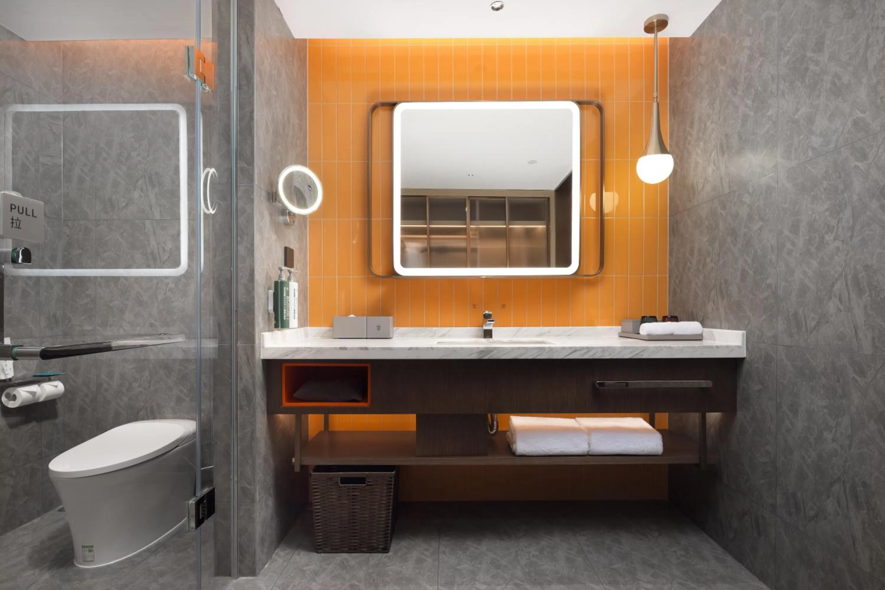 Shower in Home2 Suites By Hilton Hotel Guangzhou Baiyun International Airport Branch - Free Shuttle Bus to Guangzhou Baiyun International Airport & Free Deliver Service to Canton Fair Complex During Canton Fair Period