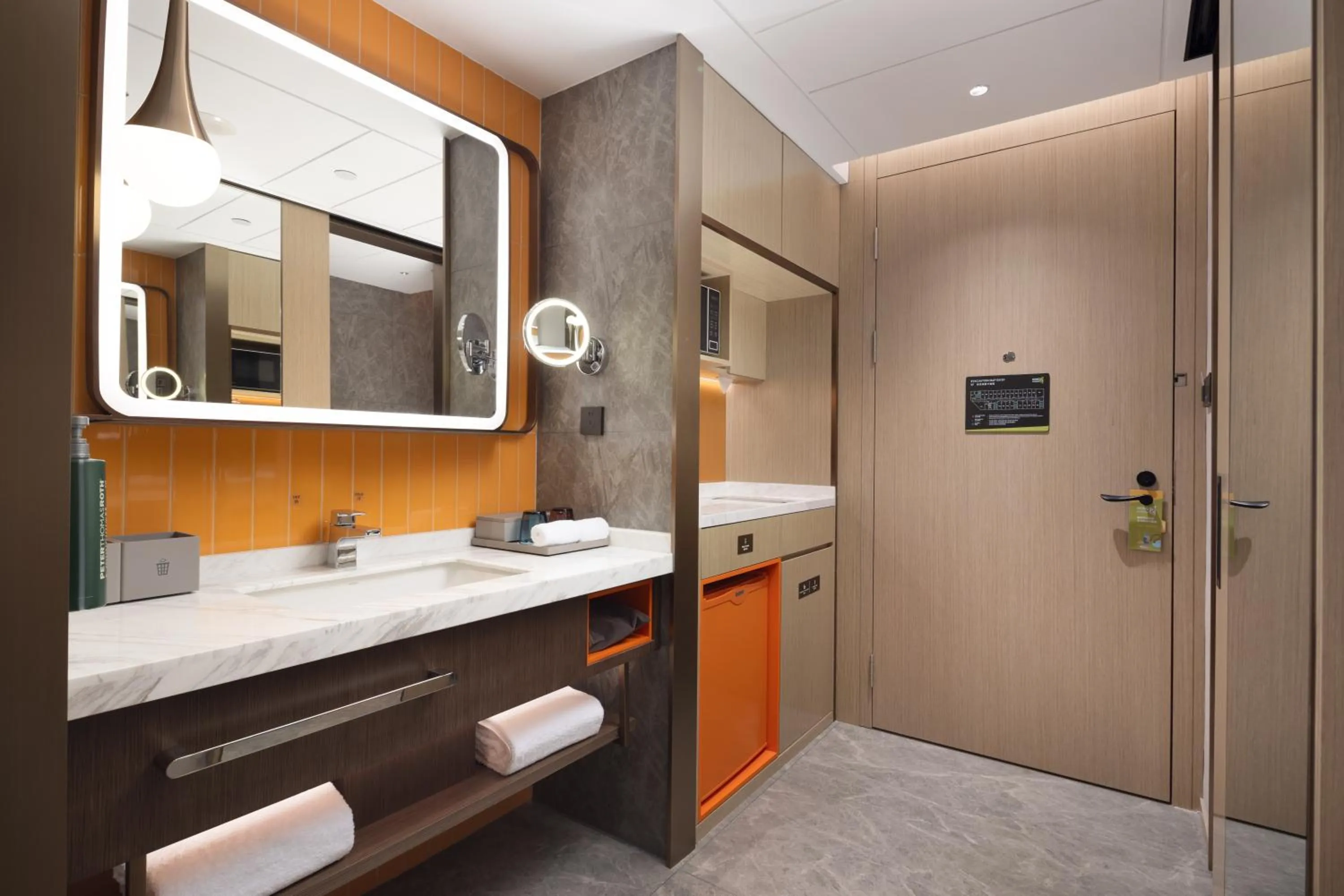 Bathroom in Home2 Suites By Hilton Hotel Guangzhou Baiyun International Airport Branch - Free Shuttle Bus to Guangzhou Baiyun International Airport & Free Deliver Service to Canton Fair Complex During Canton Fair Period