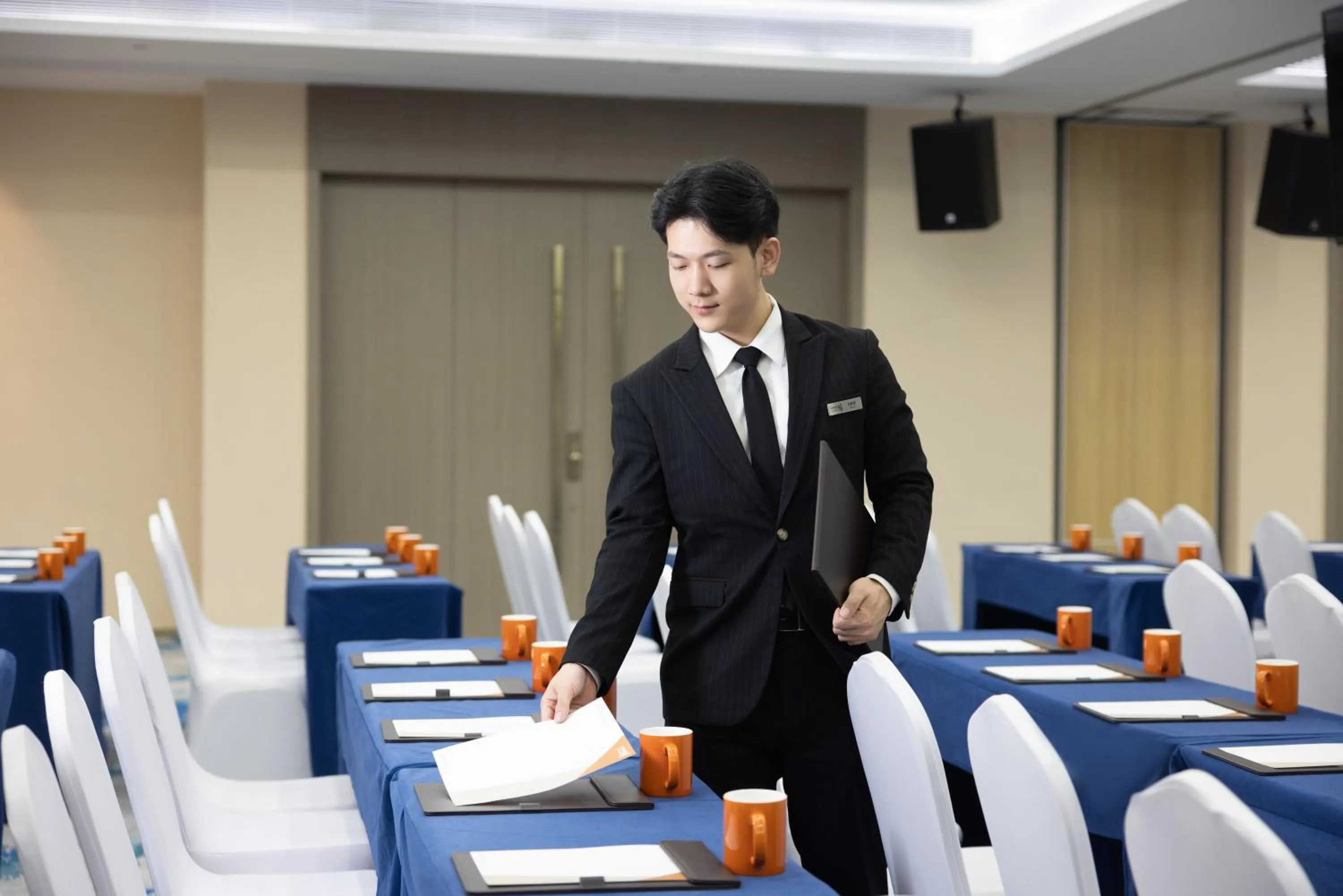 Meeting/conference room in Home2 Suites By Hilton Hotel Guangzhou Baiyun International Airport Branch - Free Shuttle Bus to Guangzhou Baiyun International Airport & Free Deliver Service to Canton Fair Complex During Canton Fair Period