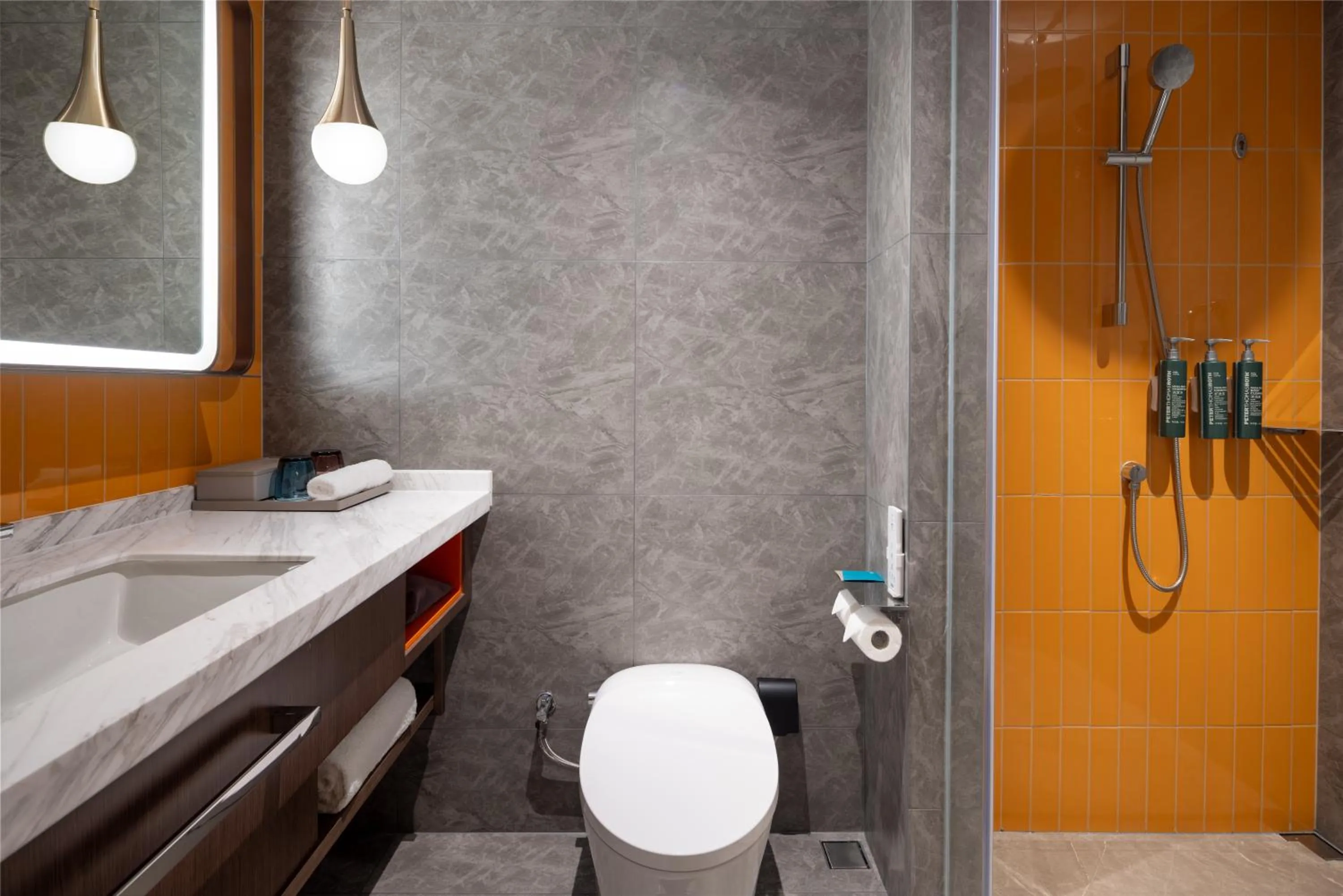 Shower in Home2 Suites By Hilton Hotel Guangzhou Baiyun International Airport Branch - Free Shuttle Bus to Guangzhou Baiyun International Airport & Free Deliver Service to Canton Fair Complex During Canton Fair Period