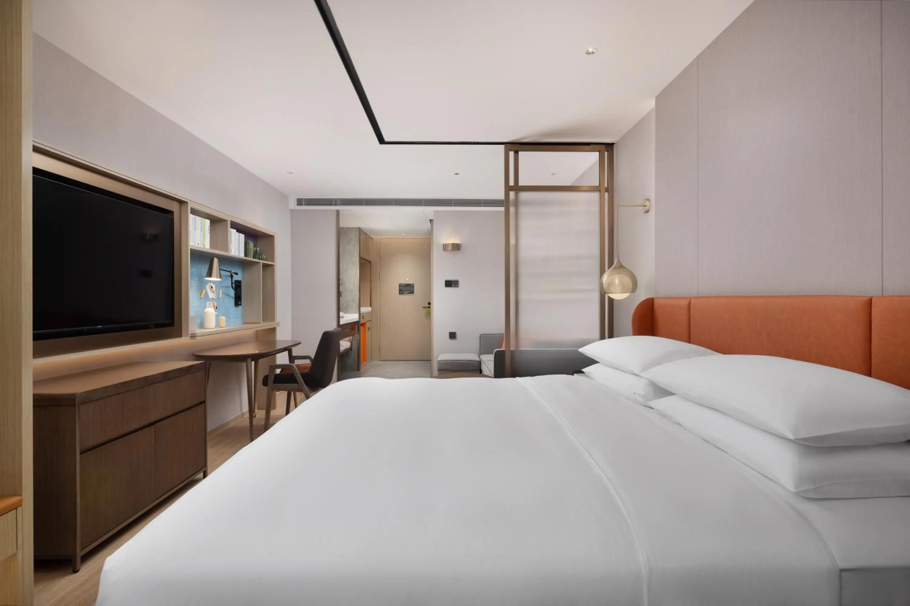 Bedroom, Bed in Home2 Suites By Hilton Hotel Guangzhou Baiyun International Airport Branch - Free Shuttle Bus to Guangzhou Baiyun International Airport & Free Deliver Service to Canton Fair Complex During Canton Fair Period
