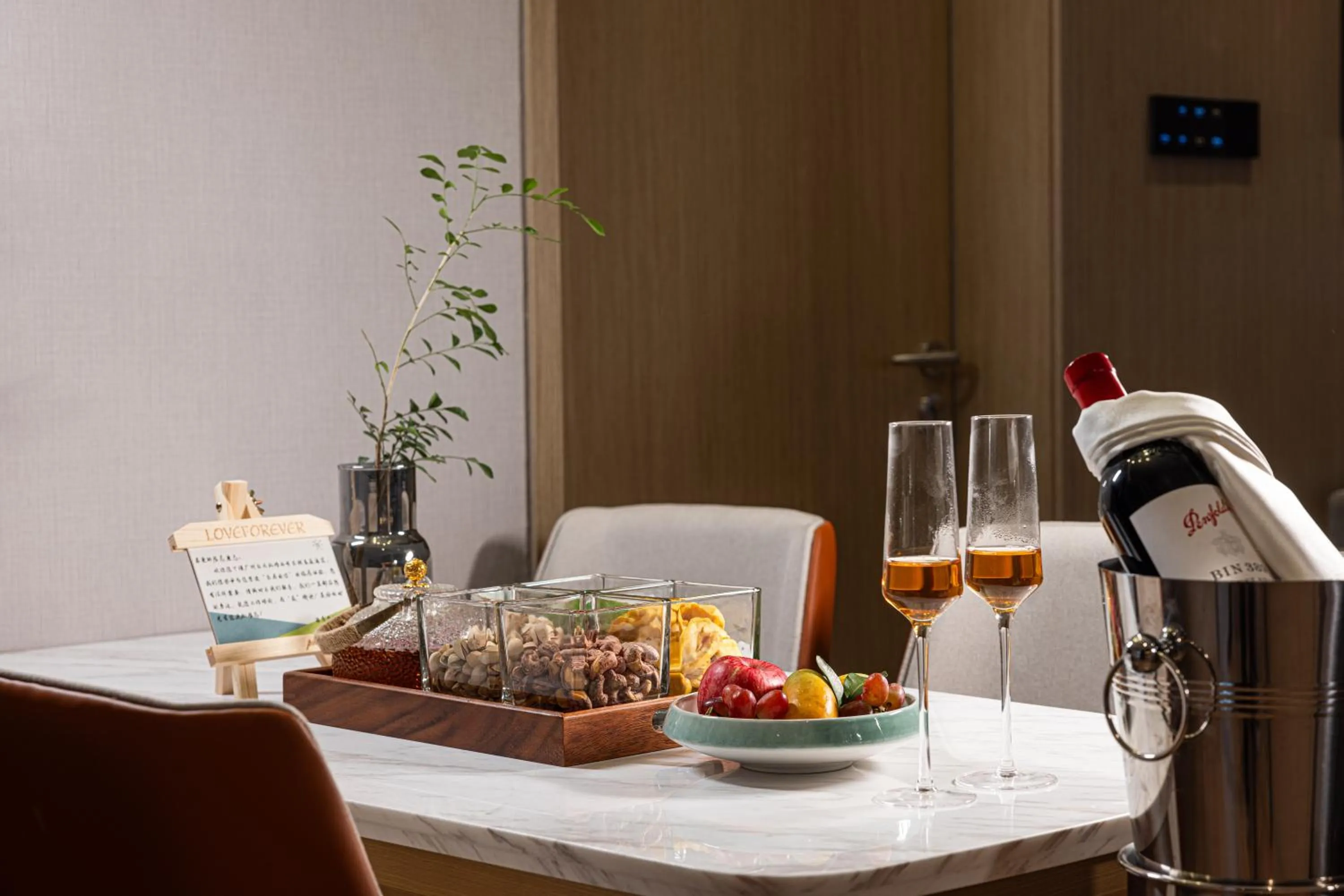 Food and drinks in Home2 Suites By Hilton Hotel Guangzhou Baiyun International Airport Branch - Free Shuttle Bus to Guangzhou Baiyun International Airport & Free Deliver Service to Canton Fair Complex During Canton Fair Period
