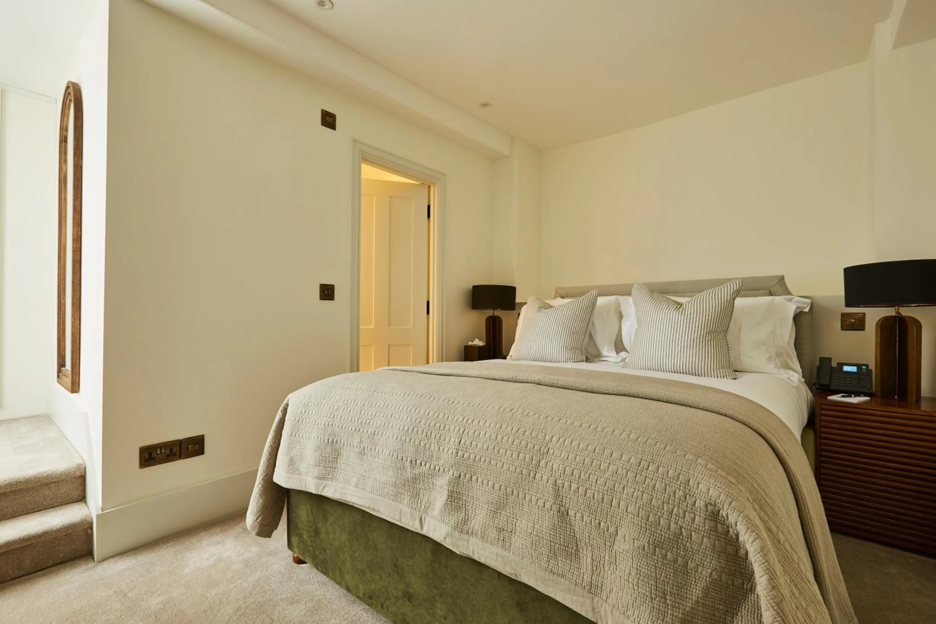 Property building, Bed in The Feathers Hotel