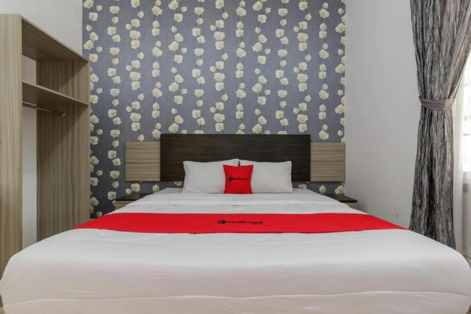 Bedroom, Bed in RedDoorz @ Pantai Panjang Bengkulu