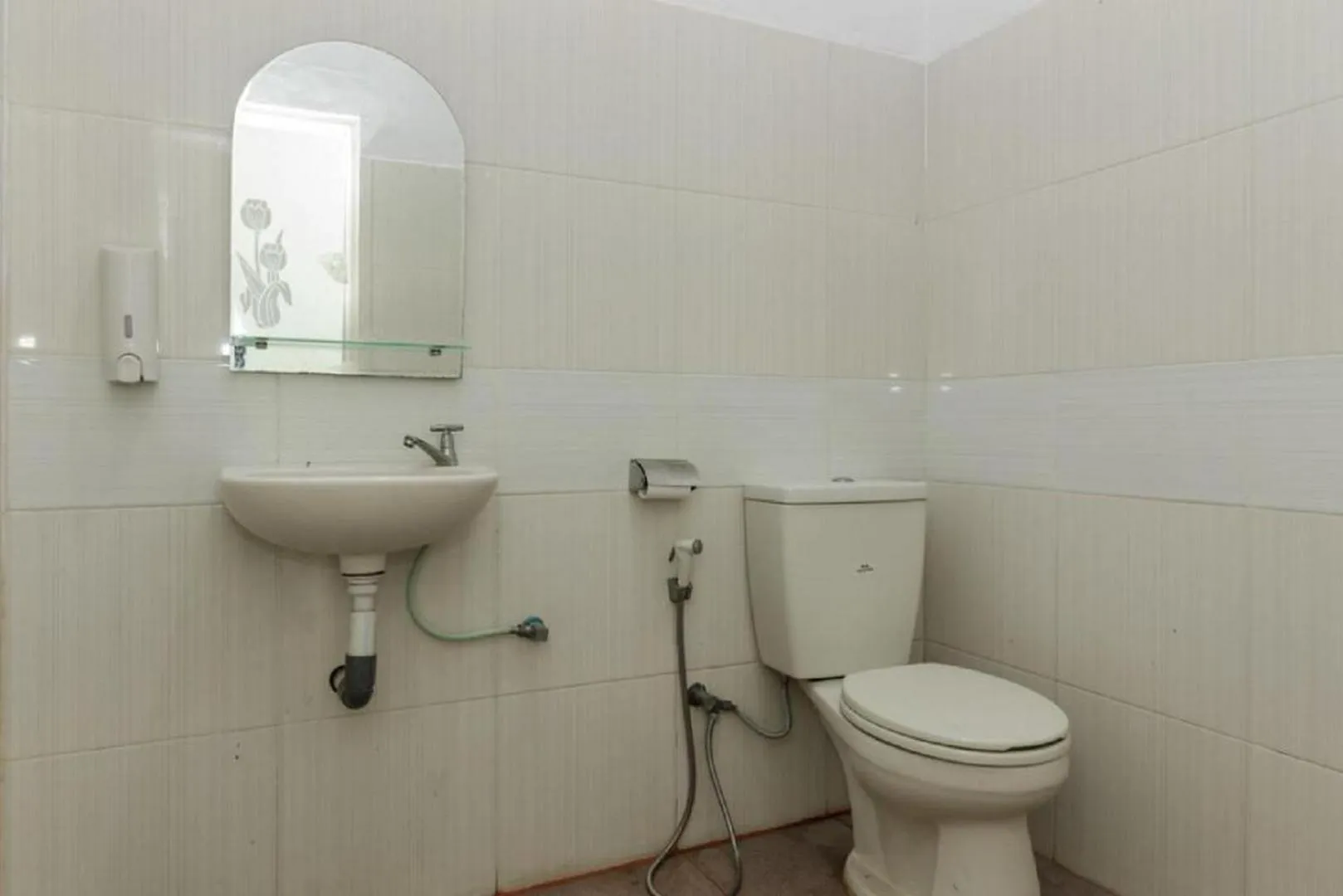 Bathroom in RedDoorz @ Pantai Panjang Bengkulu