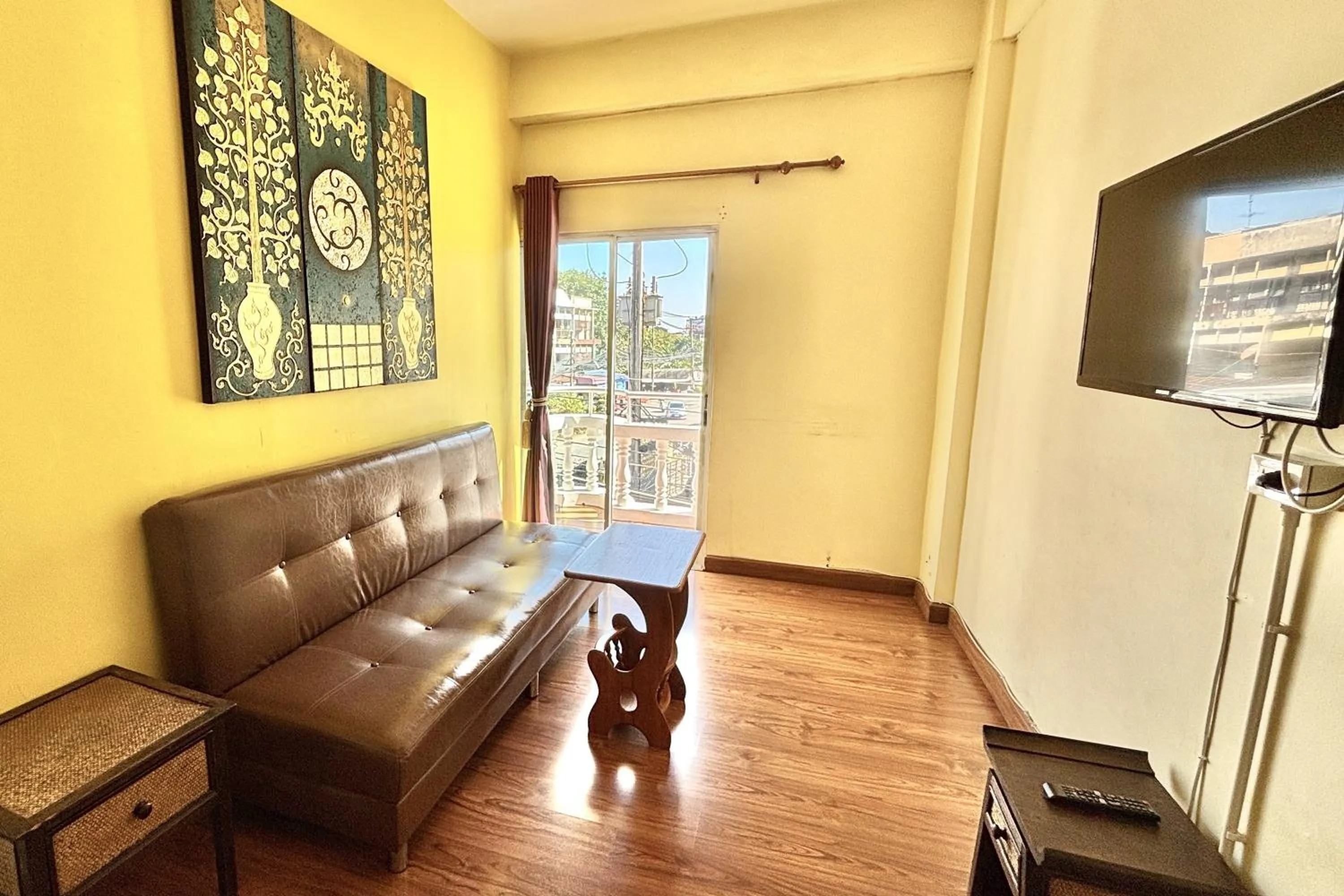 Communal lounge/ TV room in The Yak Cozy Chiang Mai