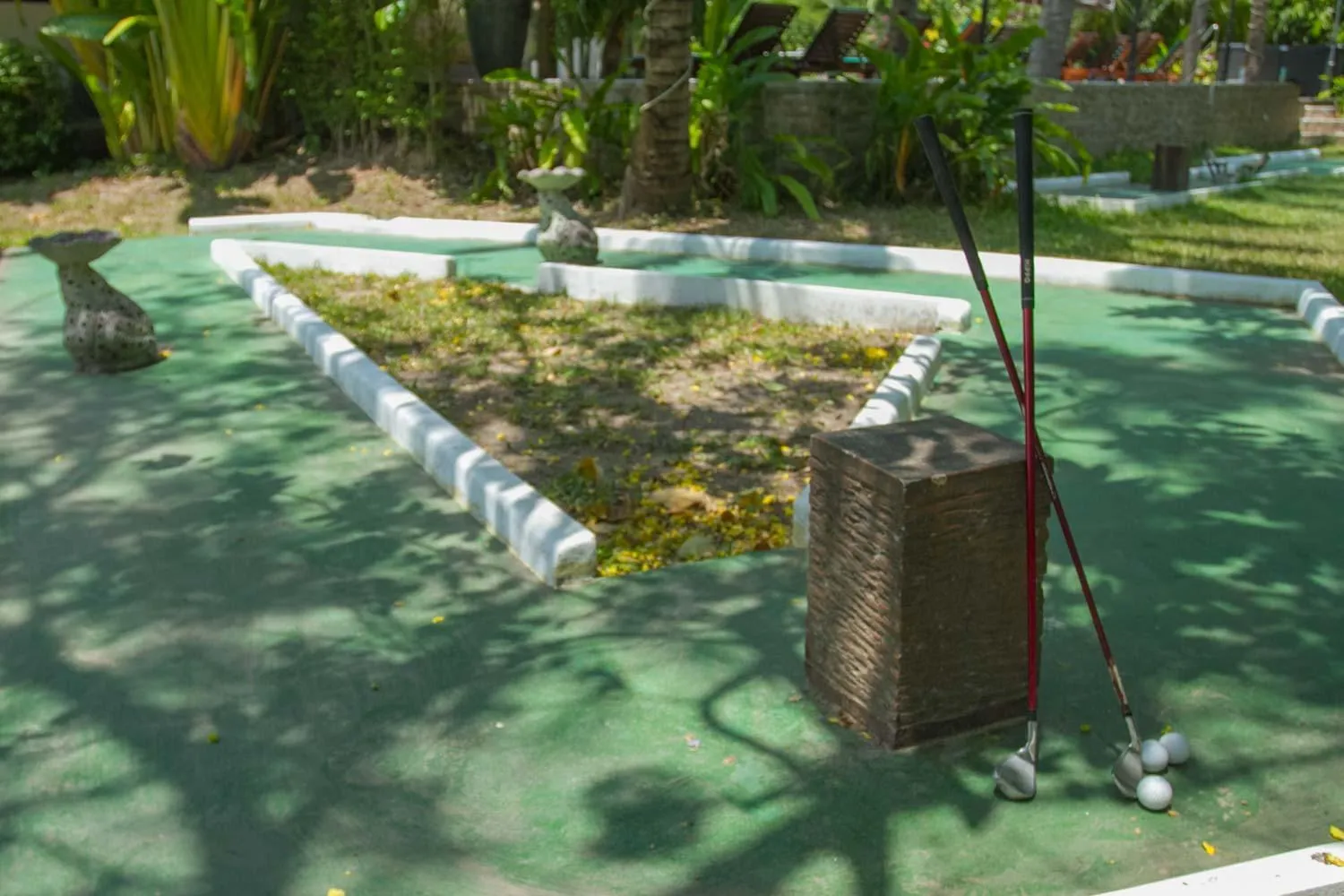 Minigolf in VIP Chain Resort Pool Villa