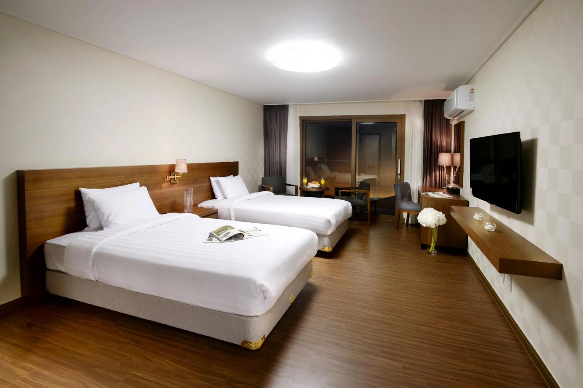 Balcony/Terrace, Bed in Jeju Aerospace Hotel