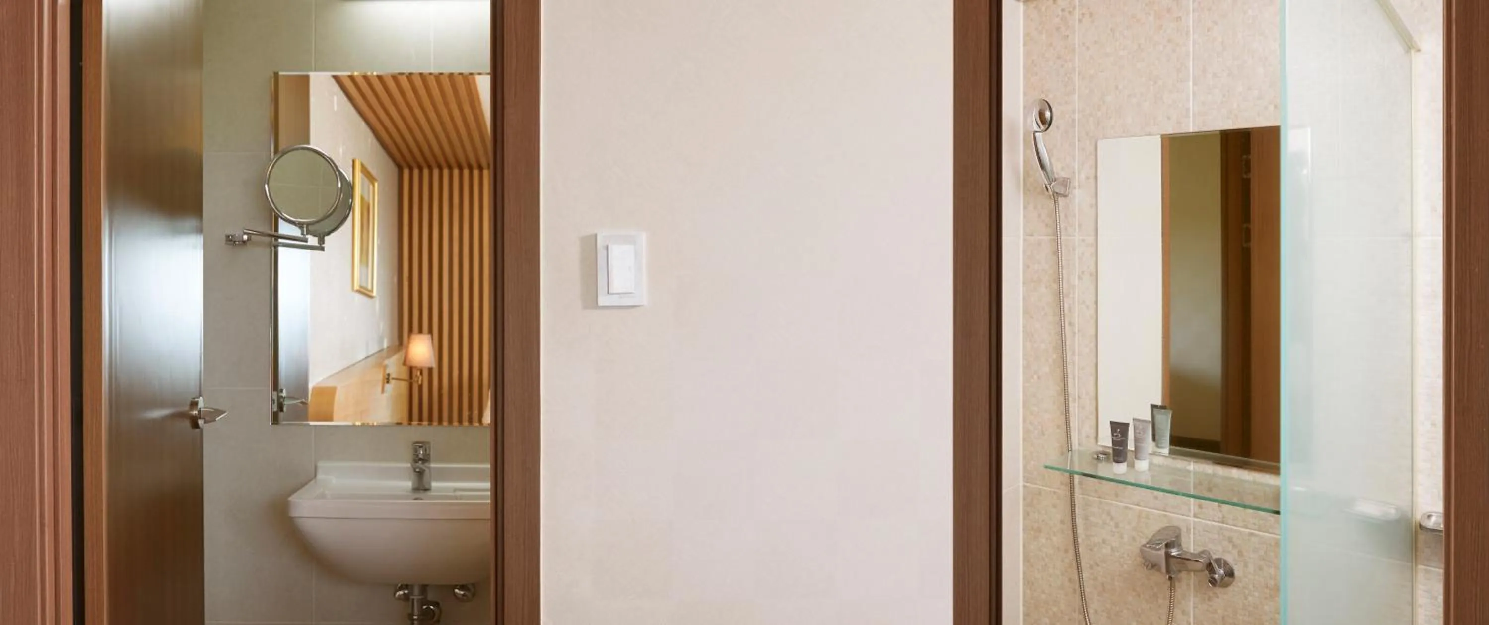 Shower in Jeju Aerospace Hotel