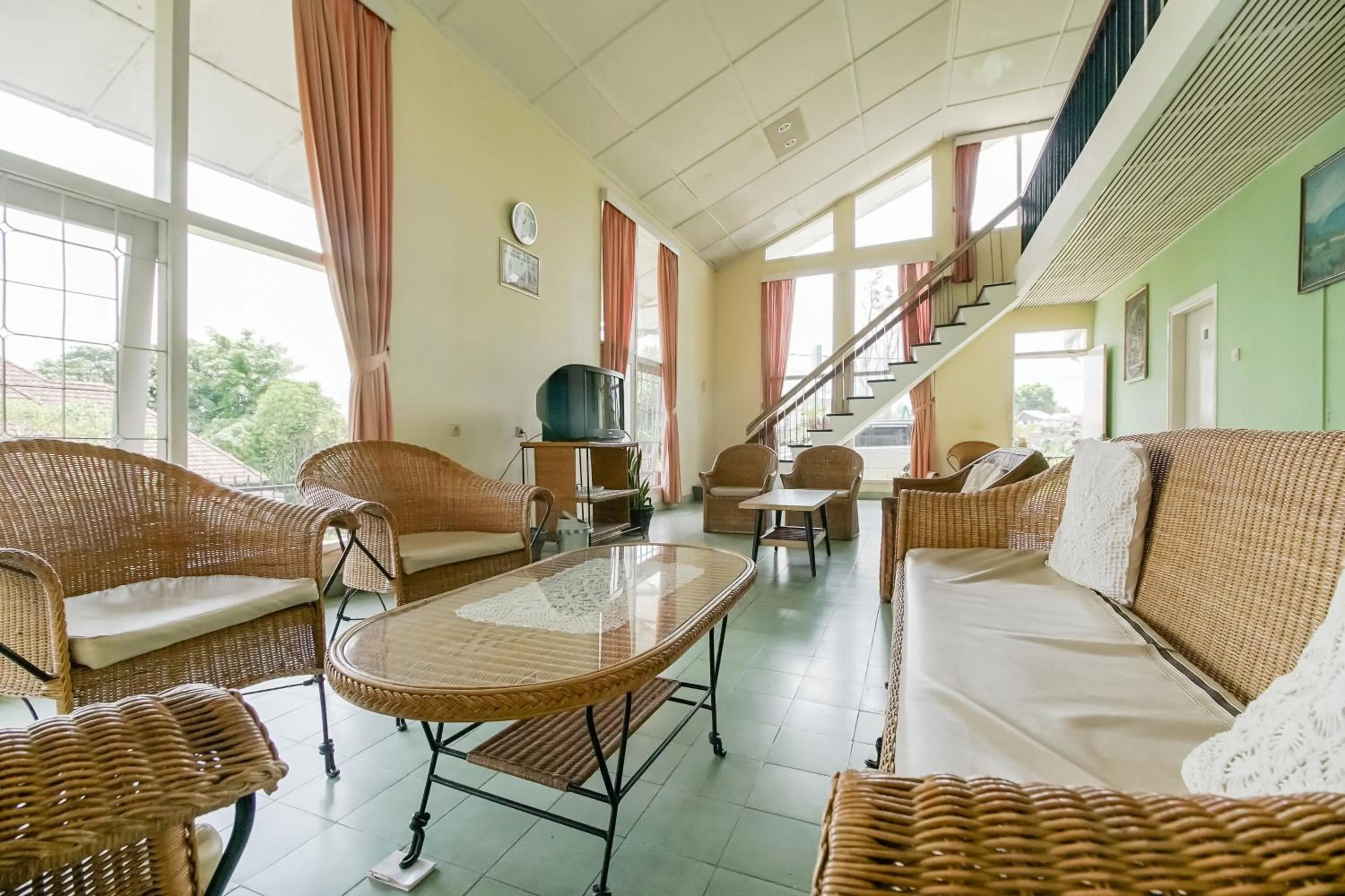 Lobby or reception in RedDoorz near Jam Gadang Syariah Bukit Tinggi