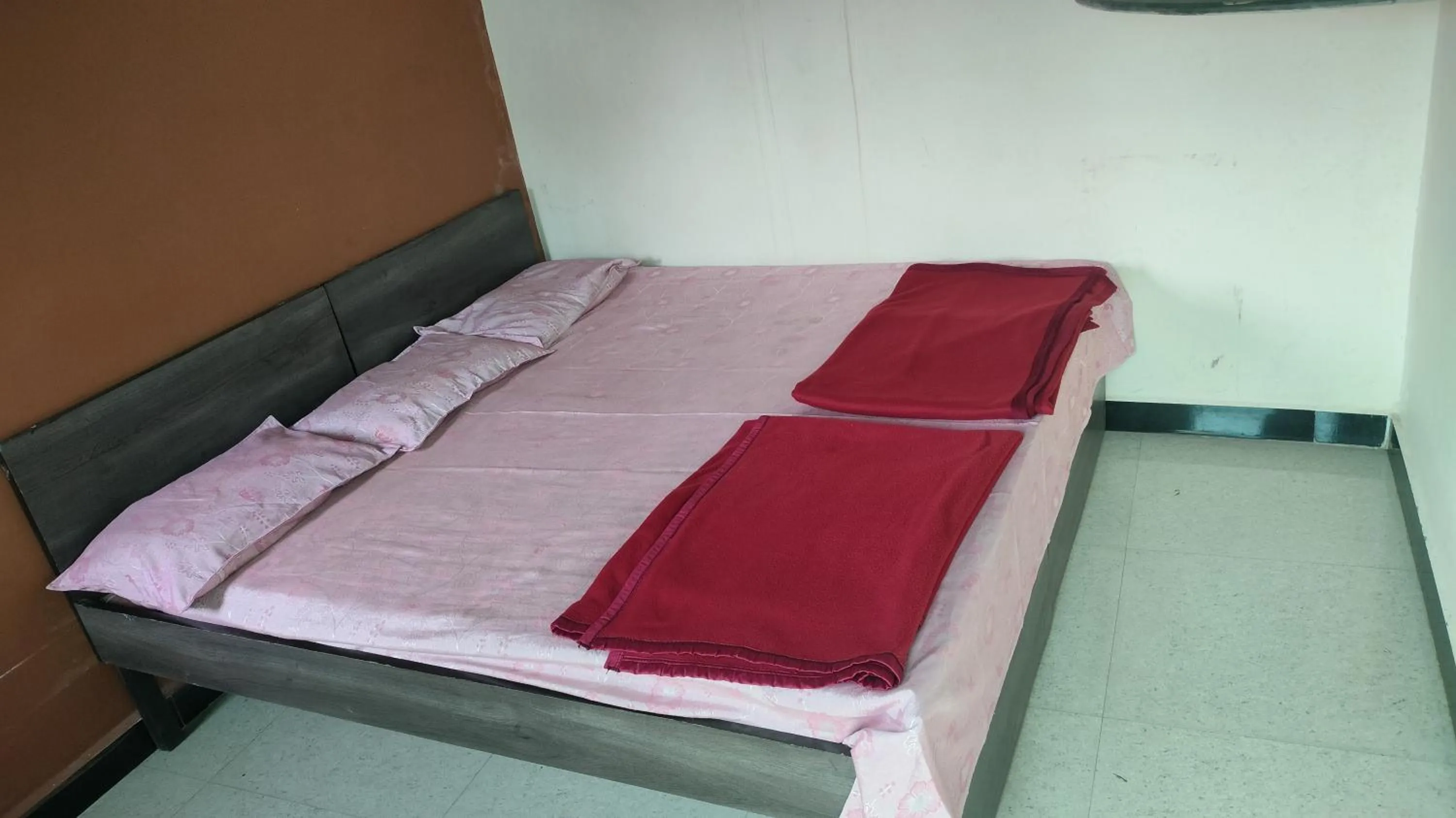 Bed in Kailash kuti Guest House