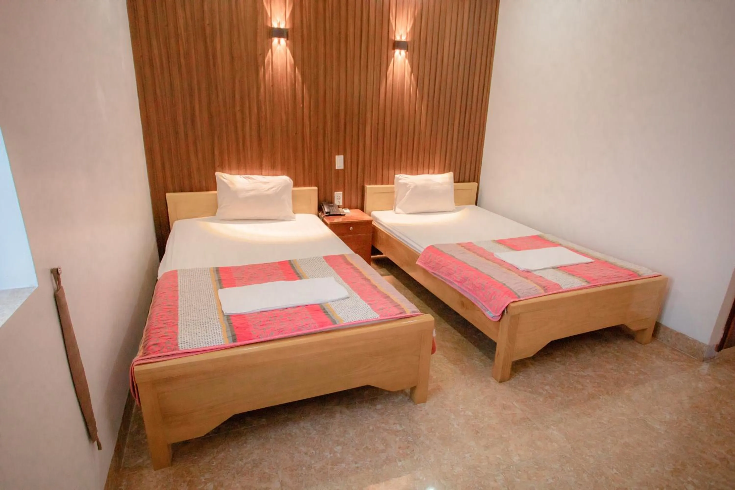 Bedroom, Bed in KHÁNH GIA HOTEL