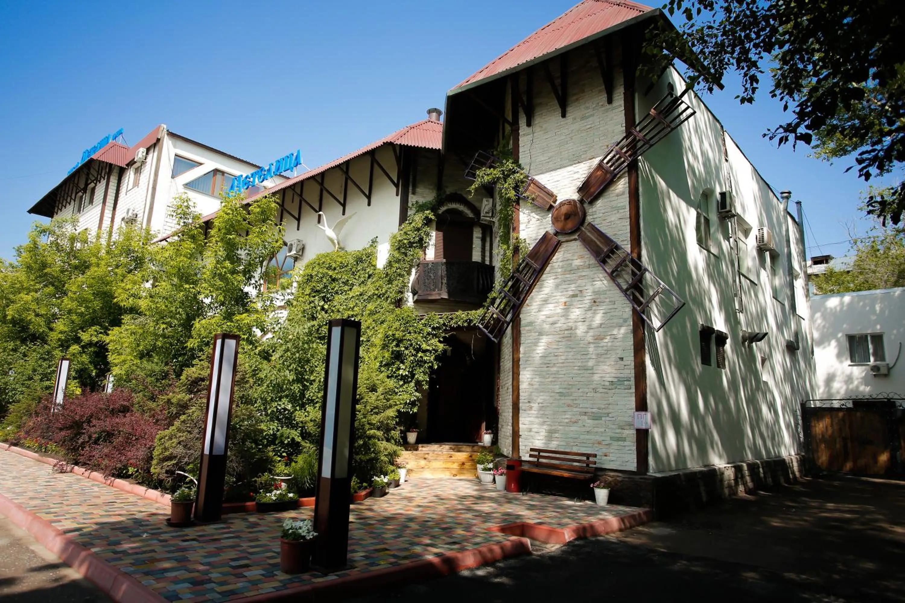 Property building in Metelitsa Hotel