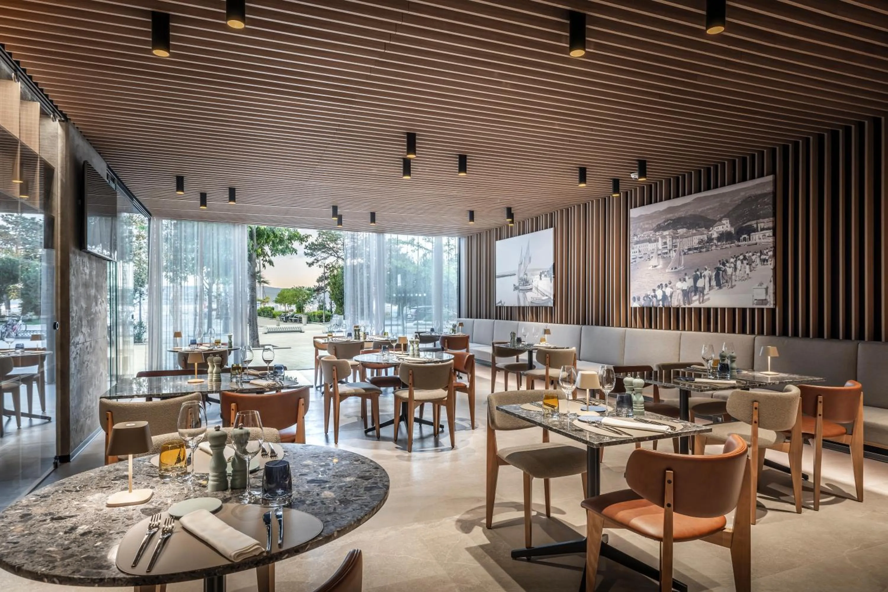 Restaurant/places to eat in Aminess Younique Narrivi Hotel