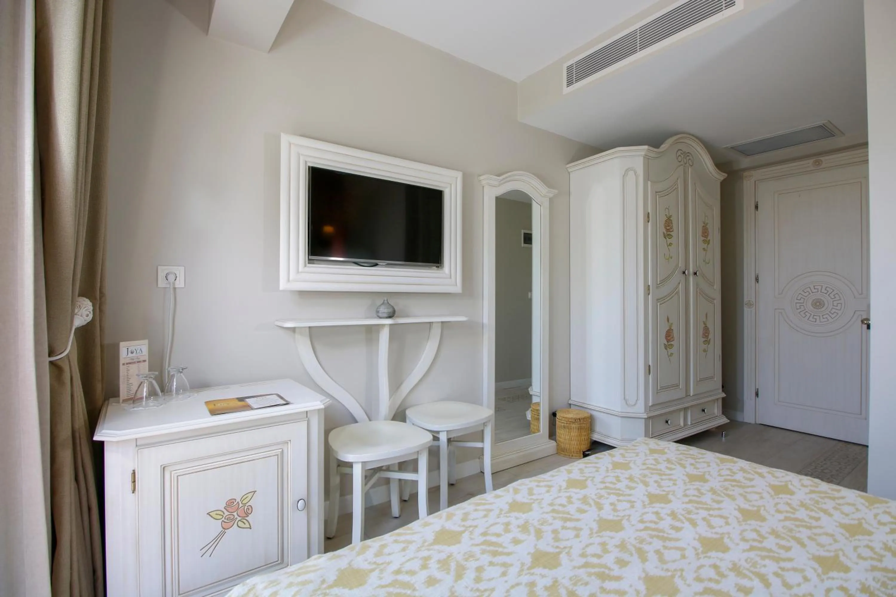 Bedroom, Bed in Joya Del Mar Hotel