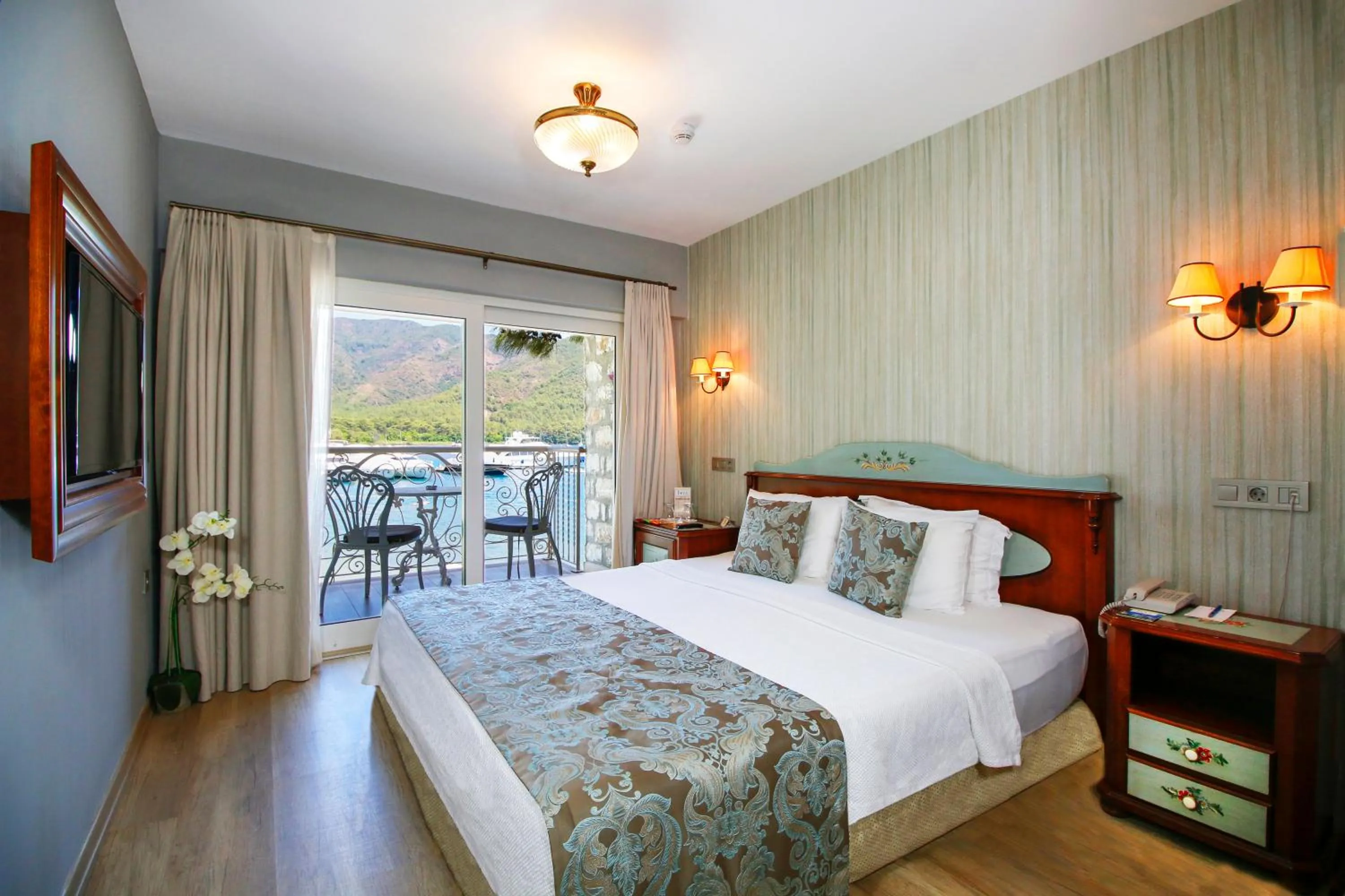 Bed in Joya Del Mar Hotel