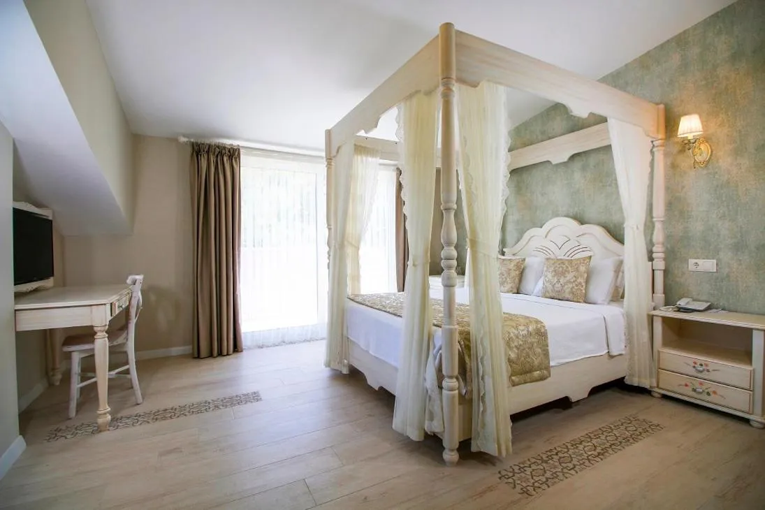 Bedroom, Bed in Joya Del Mar Hotel