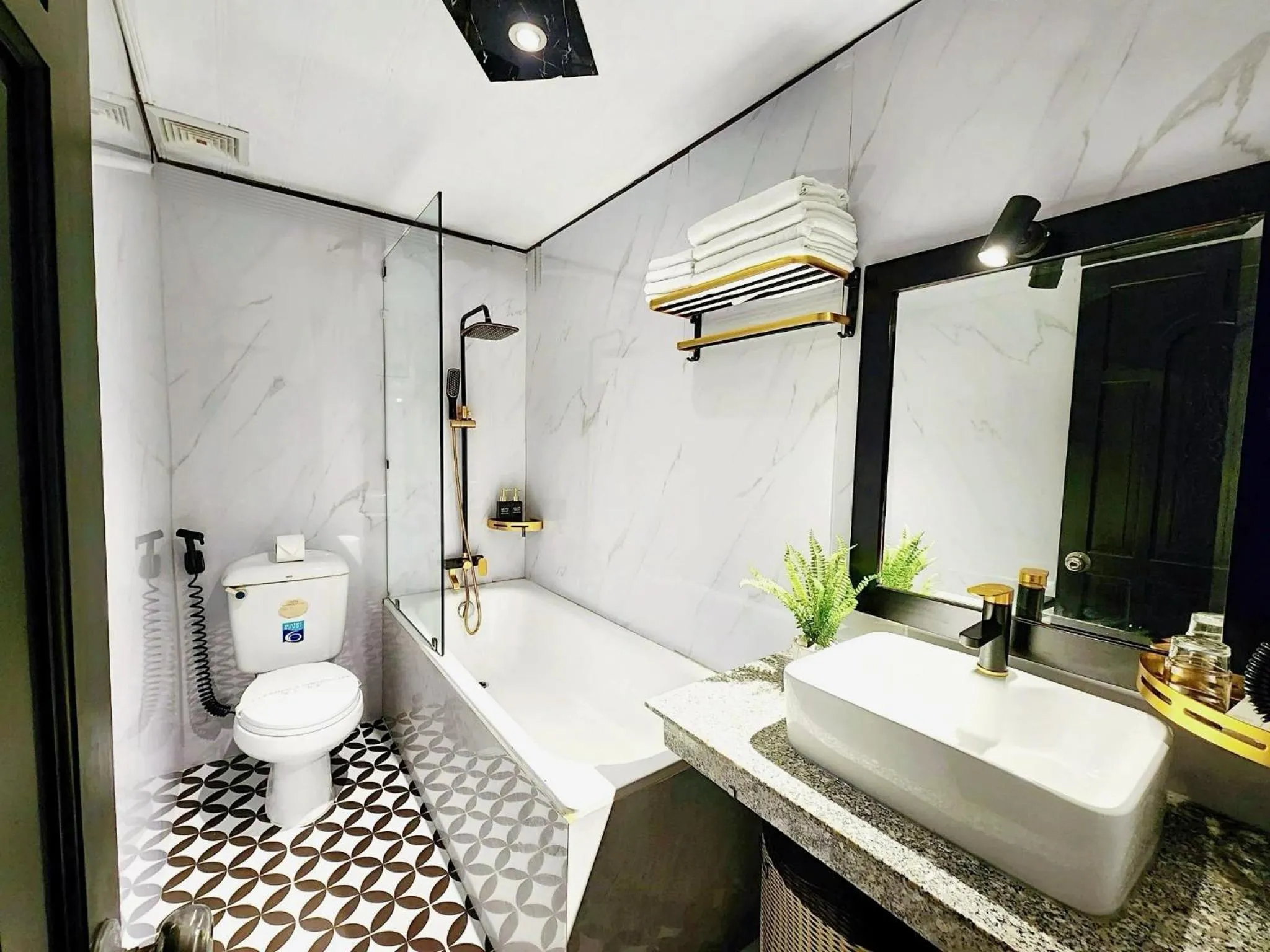 Shower in ROSA ZEN Hotel Spa