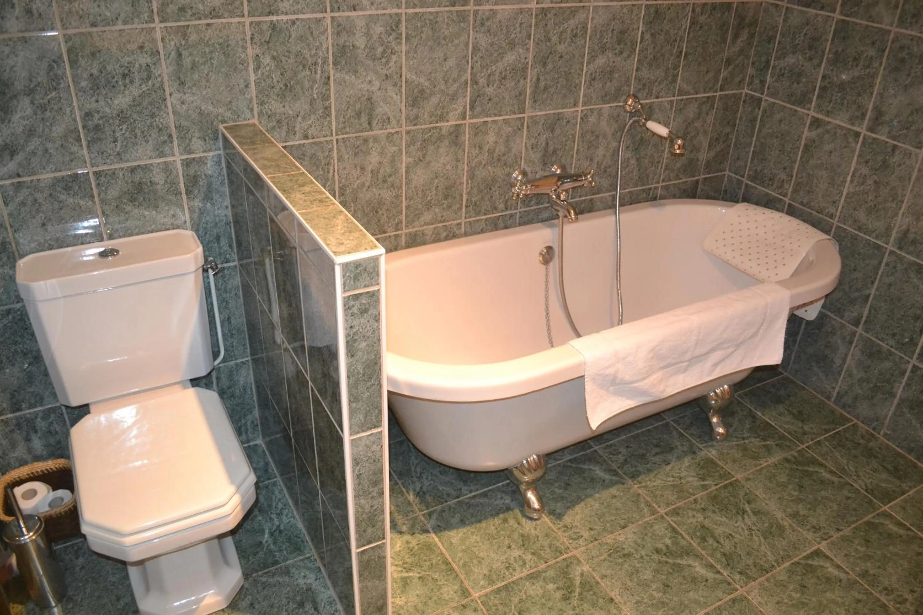 Bathroom in Hôtel de France