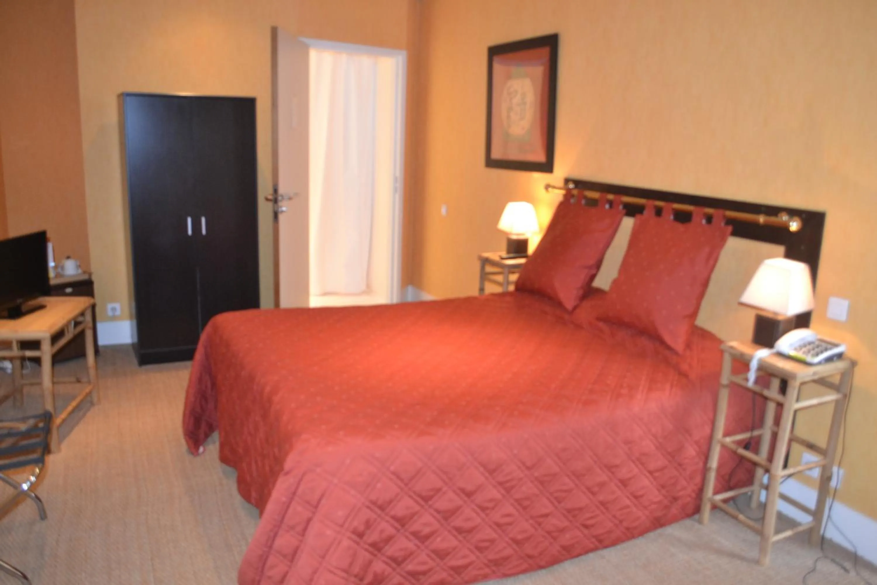 Photo of the whole room in Hôtel de France