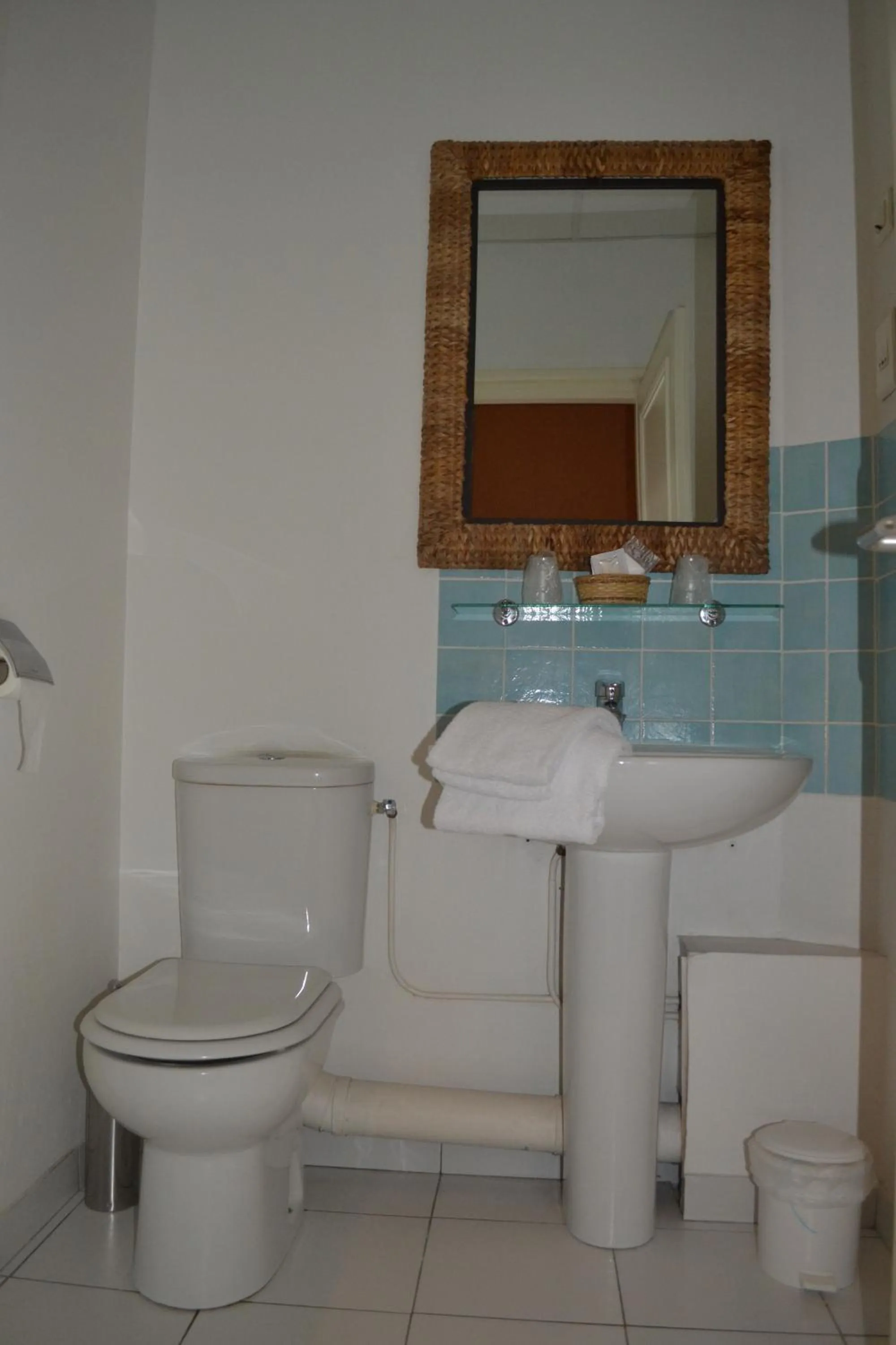 Bathroom in Hôtel de France