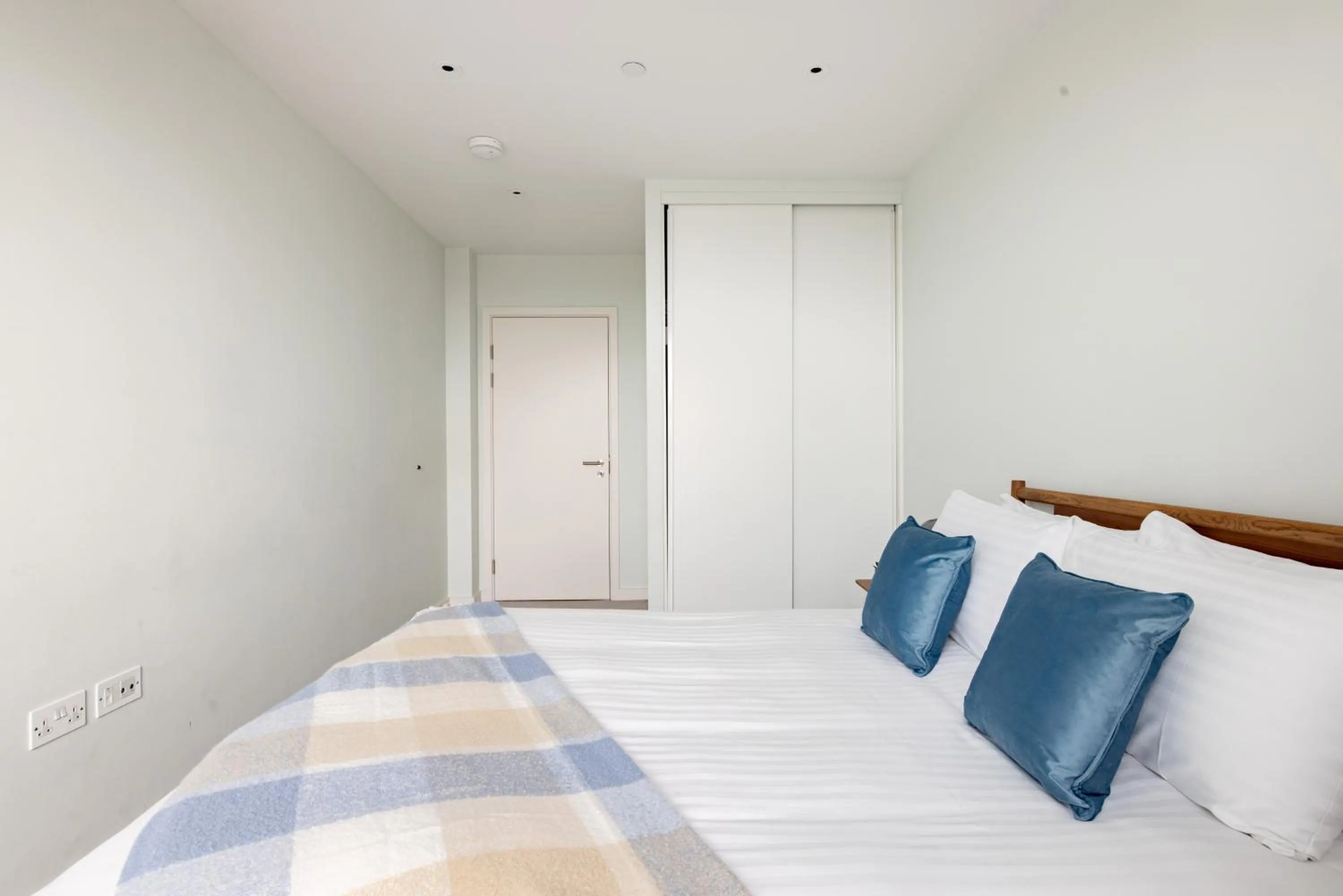 Bedroom, Bed in Charles Hope London Croydon