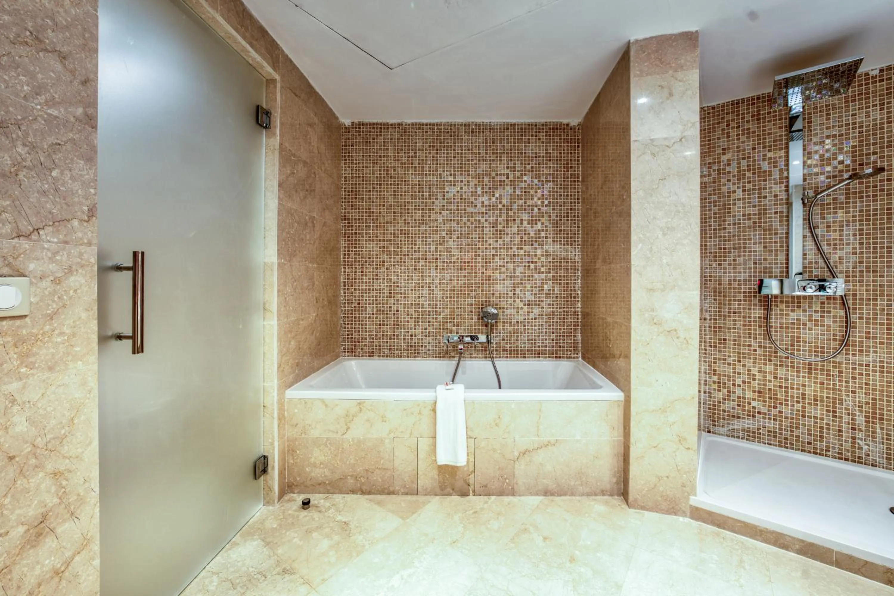 Shower in Azalaï Hôtel Dakar