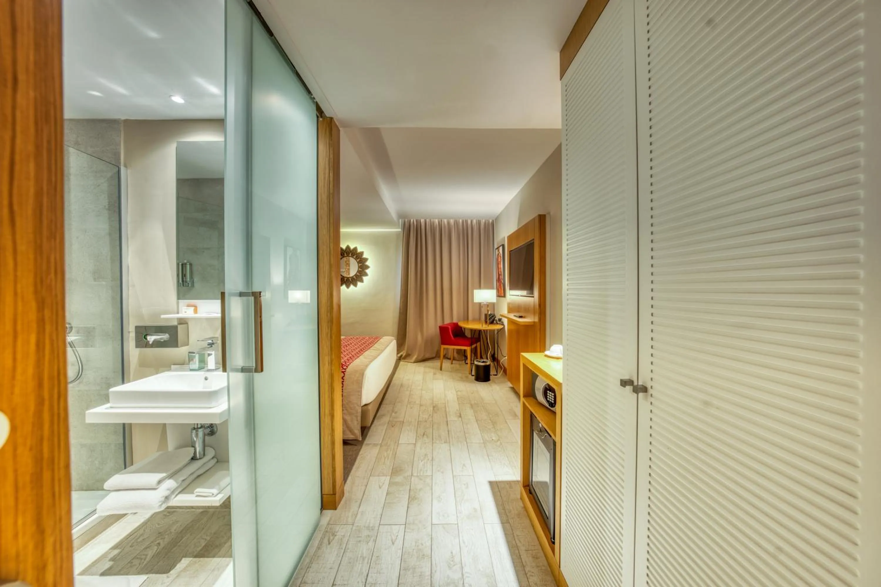 Shower, Bed in Azalaï Hôtel Dakar