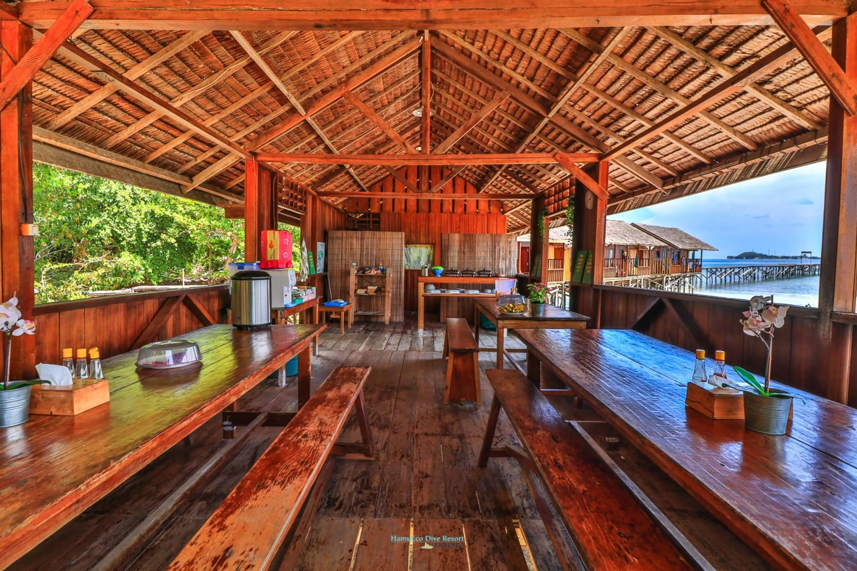 Restaurant/places to eat in Hamueco Dive Resort Raja Ampat