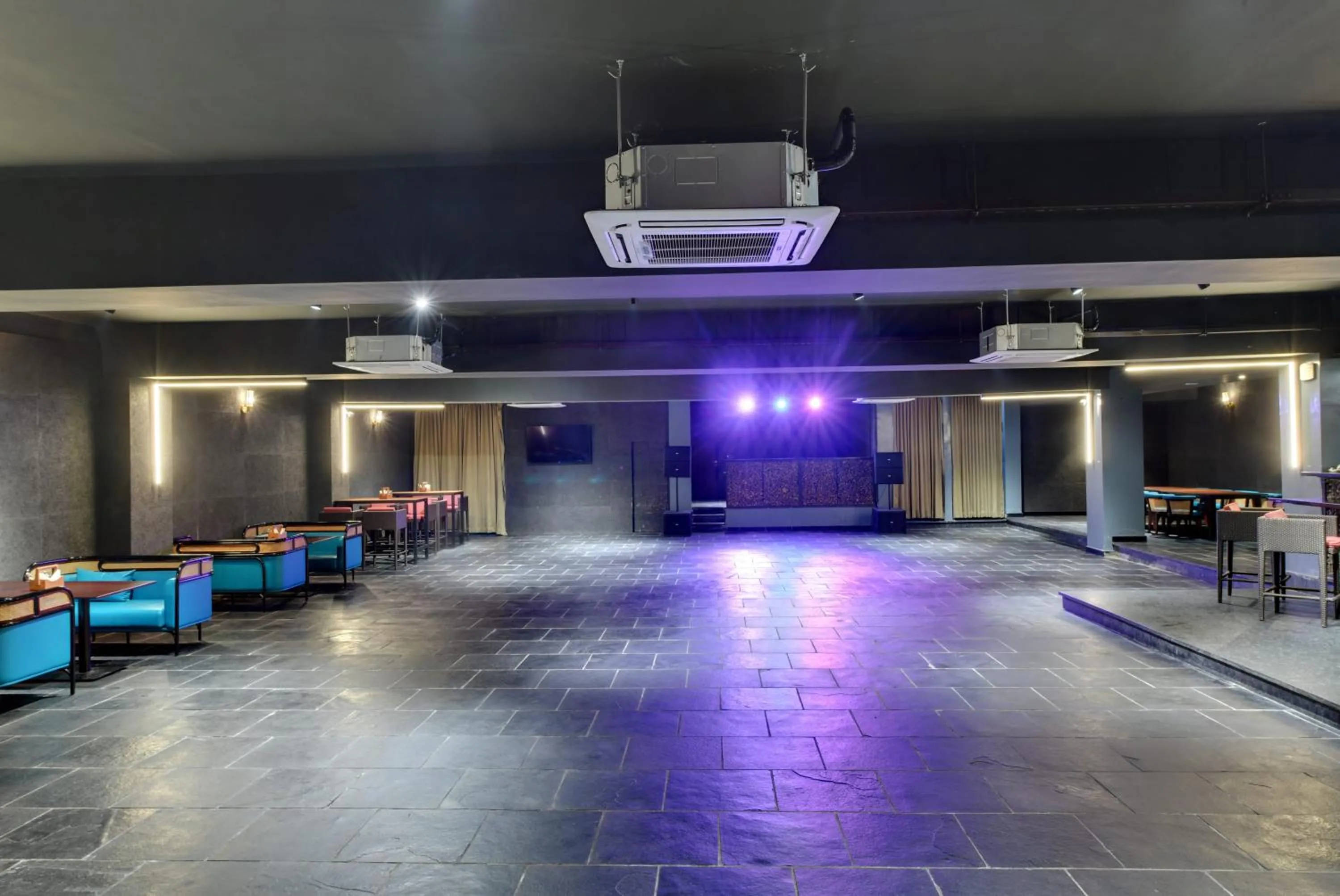 Communal lounge/ TV room in Sportico Resort Bangalore