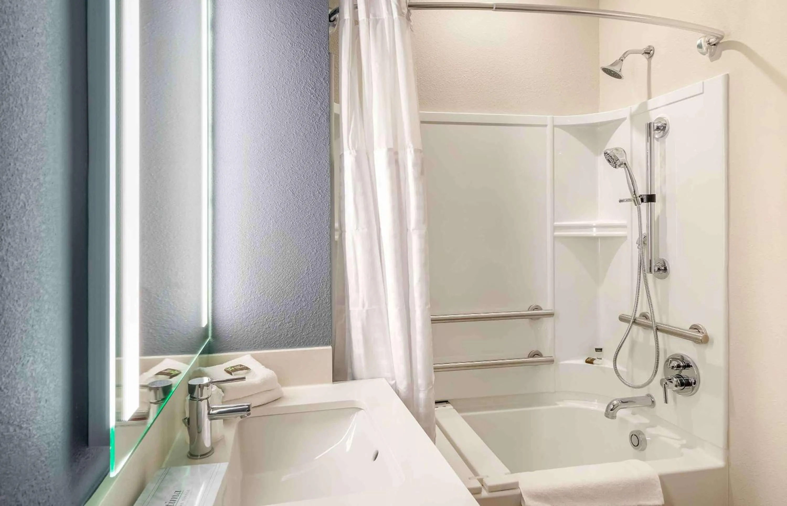 Bathroom in Extended Stay America Premier Suites - Fort Myers - Airport