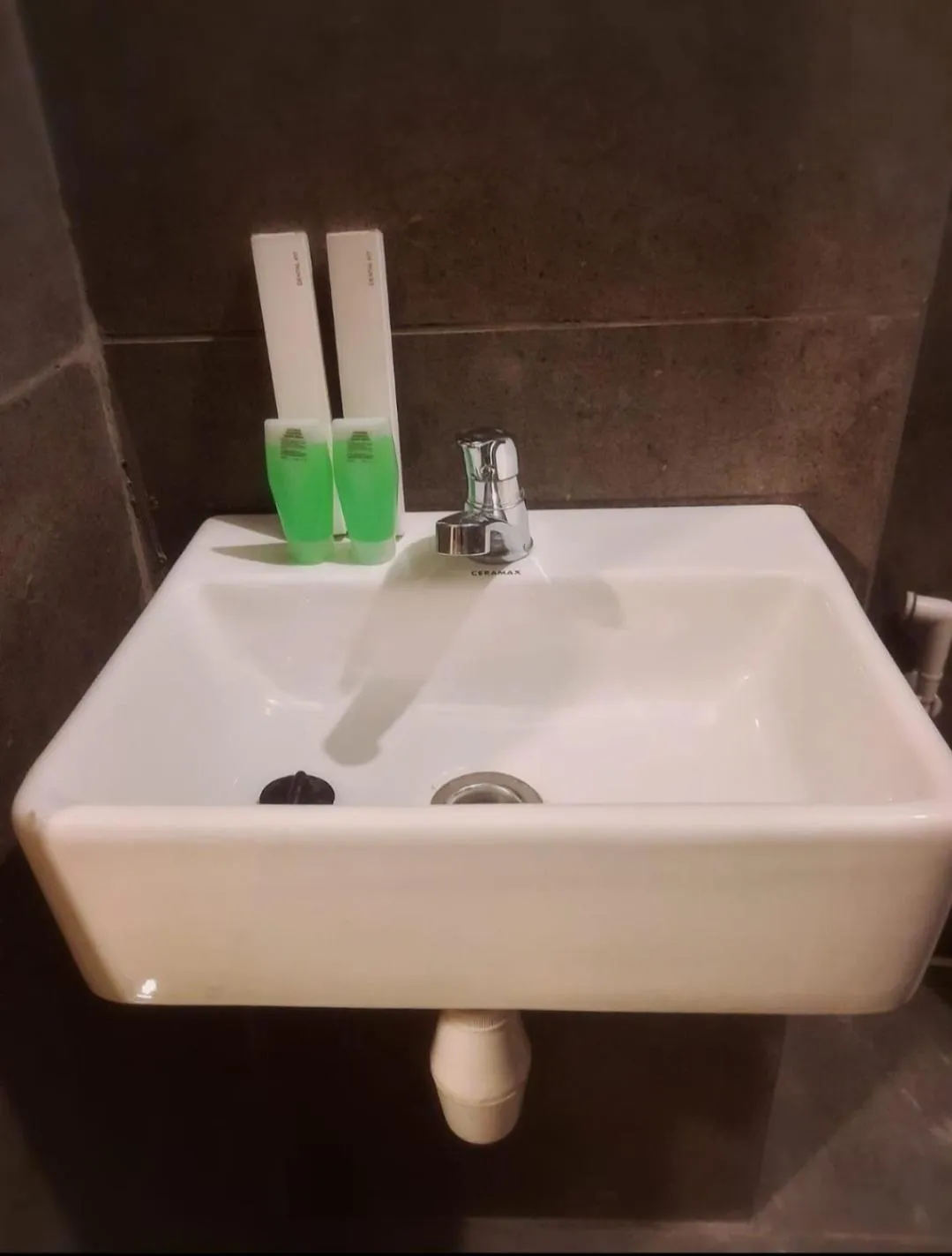 Bathroom in Zester Hotel Sidoarjo