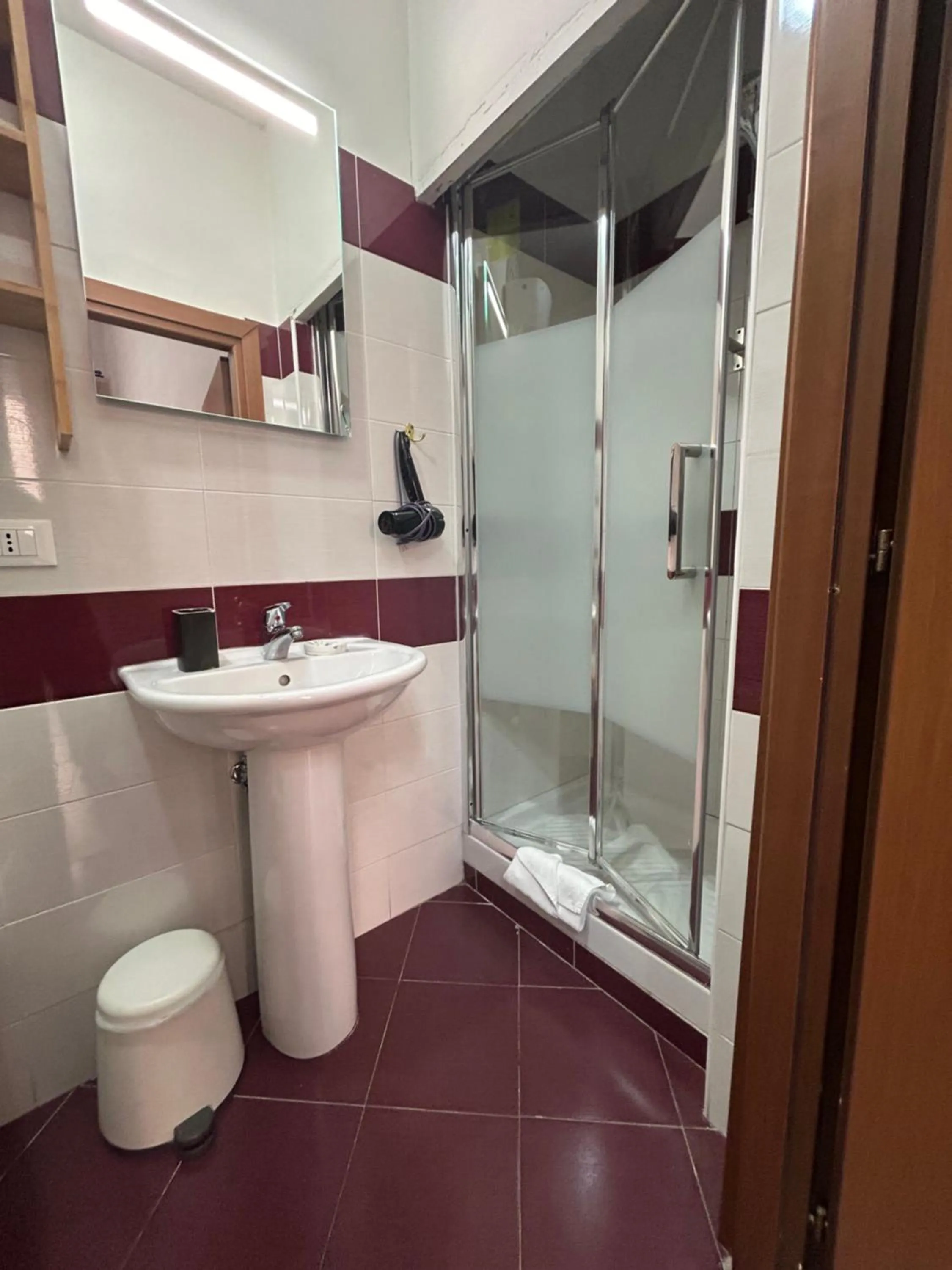 Shower in Vanella Rome Domus