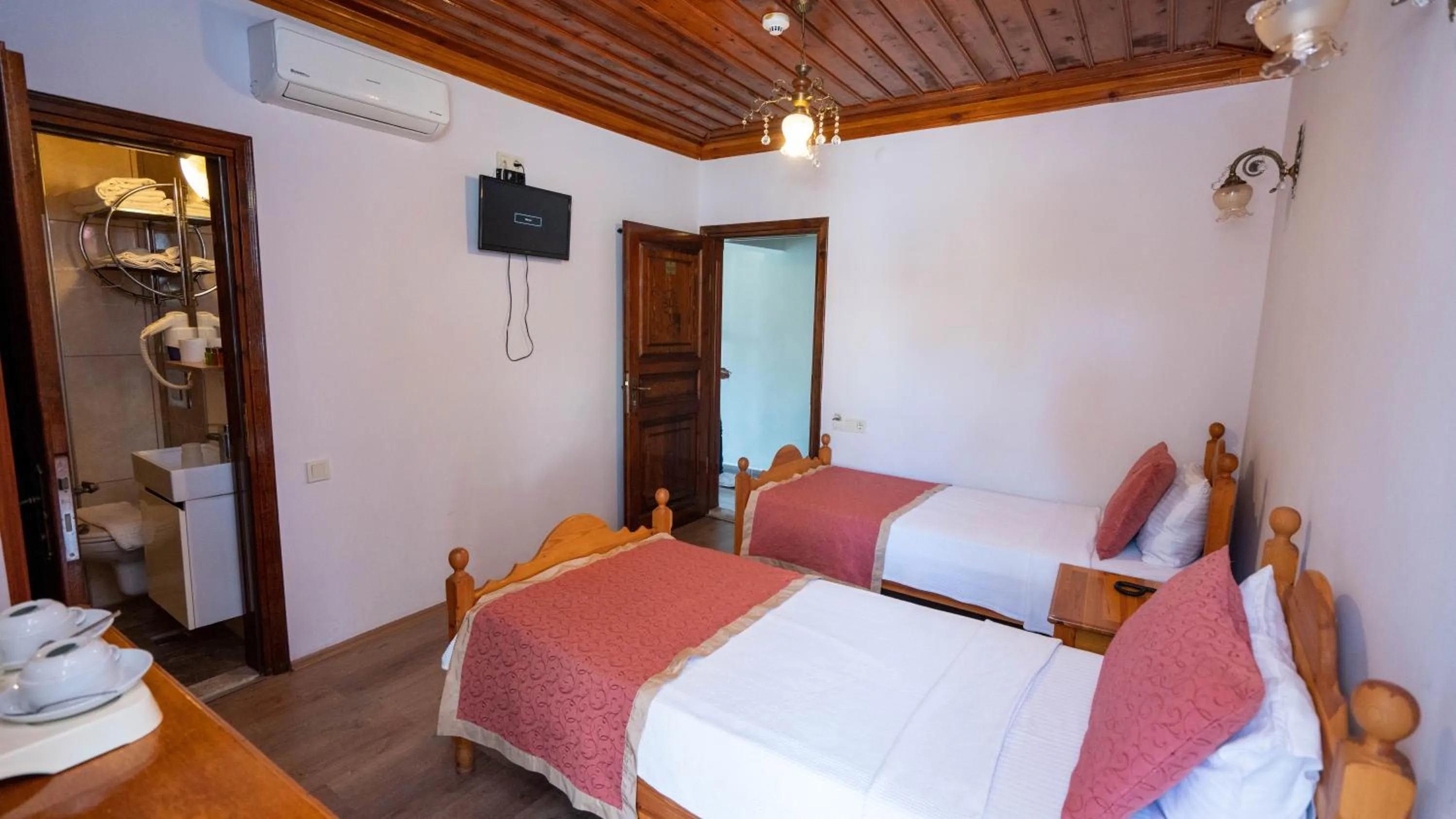 Photo of the whole room, Bed in Antalya Inn Hotel